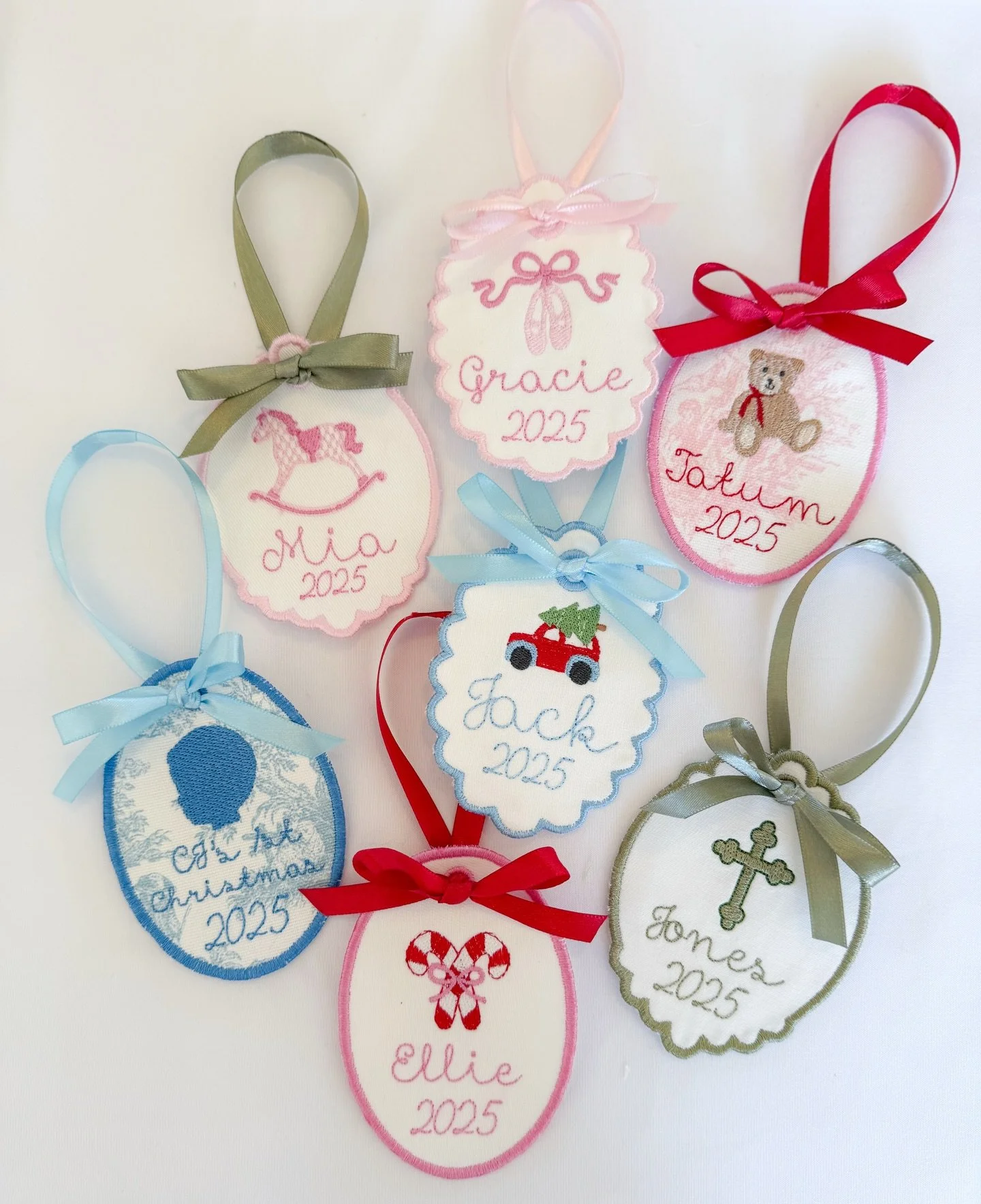 A sweet round of Christmas keepsakes❣️🎄 and it&rsquo;s not too late to add one to your tree this year! Order by the end of today and I&rsquo;ll stitch and ship this week 🪡