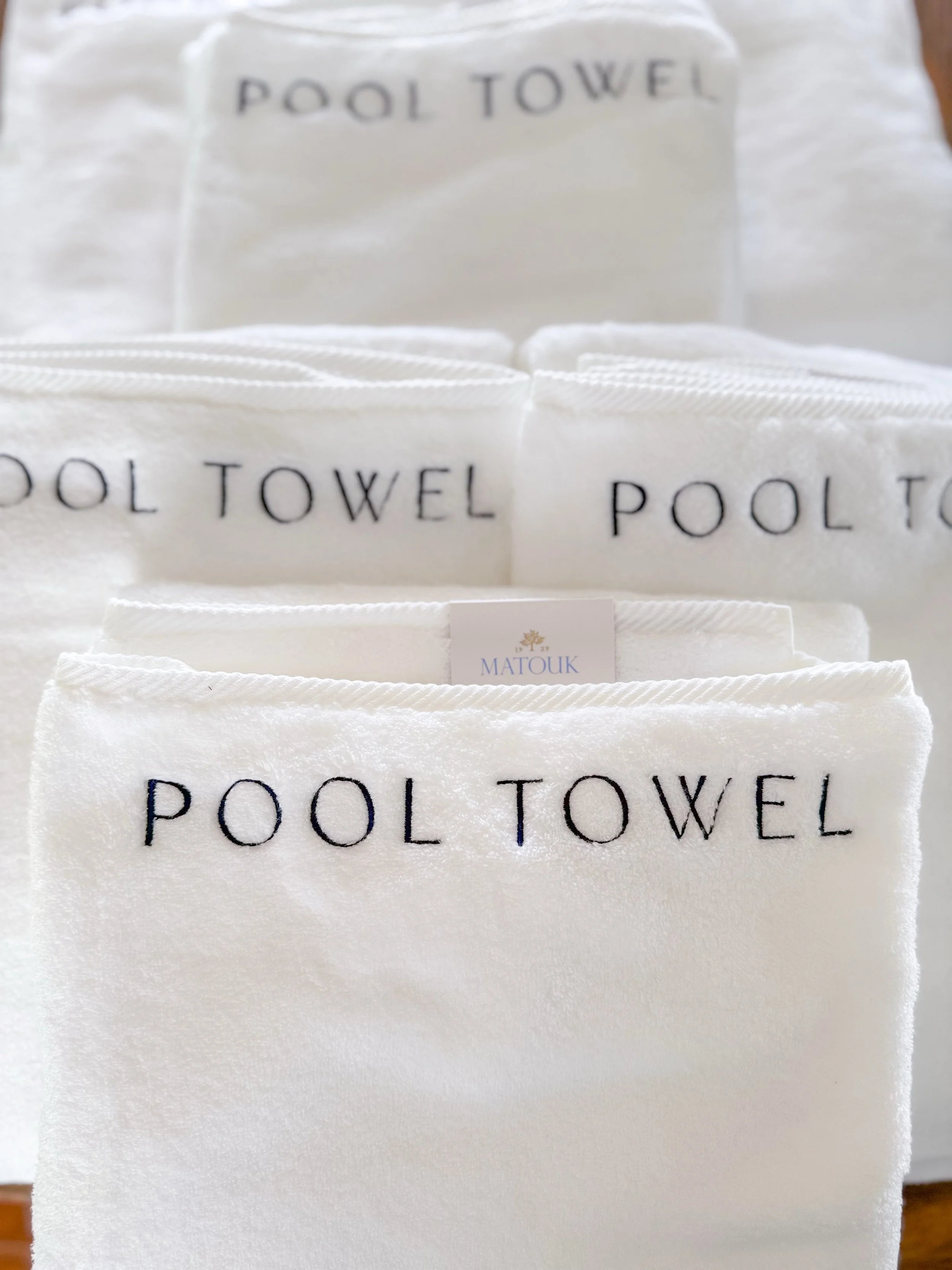 A poolside kind of summer🍹