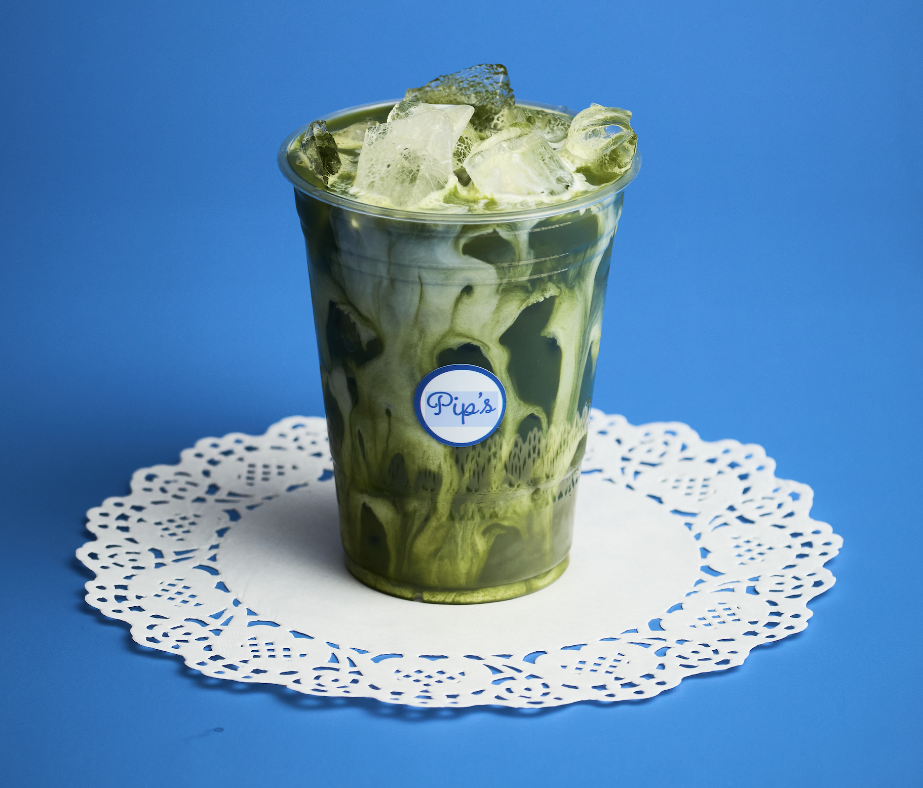 A vibrant and earthy matcha crafted with Tenzo ceremonial grade green tea, whisked to a natural froth for a smooth and energizing cup. Blended with your choice of milk, it offers a balanced flavor that is both calming and uplifting. Available hot or 