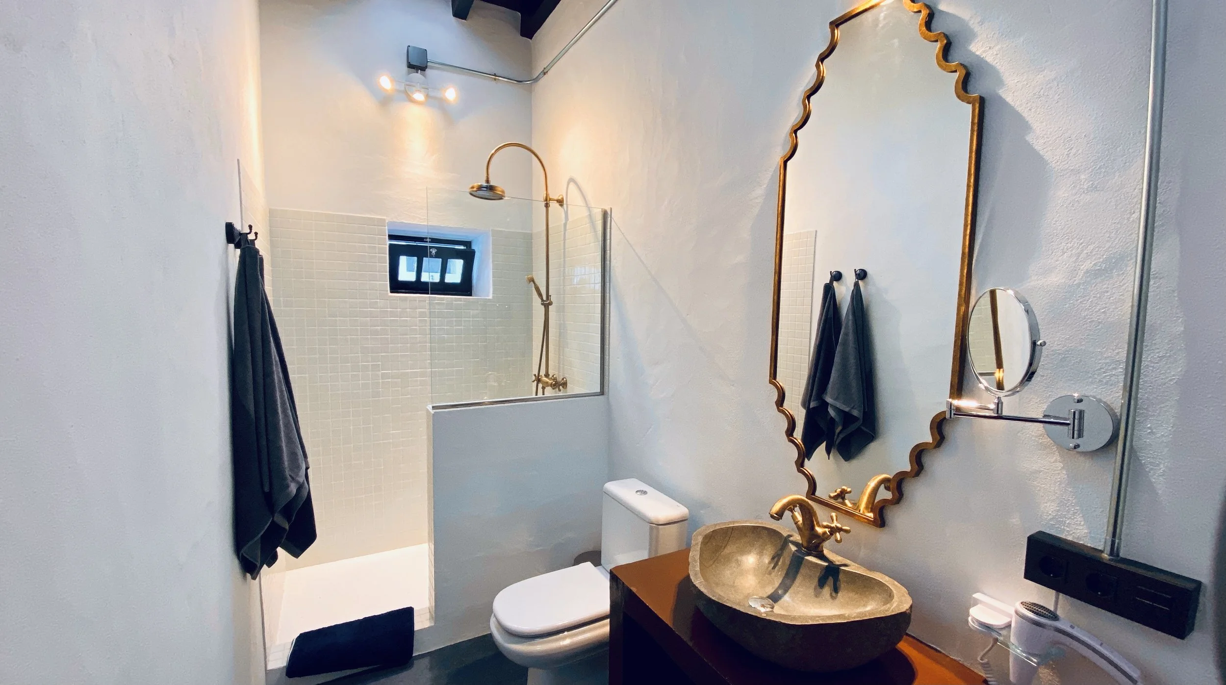 Finca Curbelo Apartment 4 Bath Room.jpg