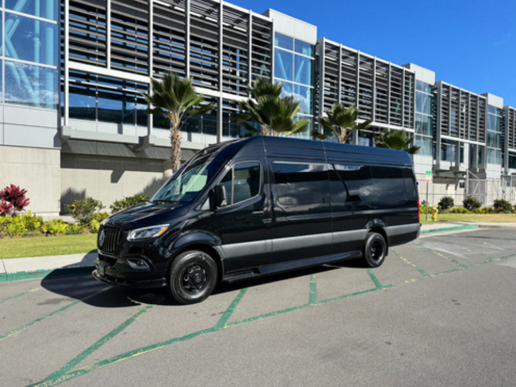 What Makes Luxury Vans the Smart Choice for Comfortable Family Travel on Oʻahu