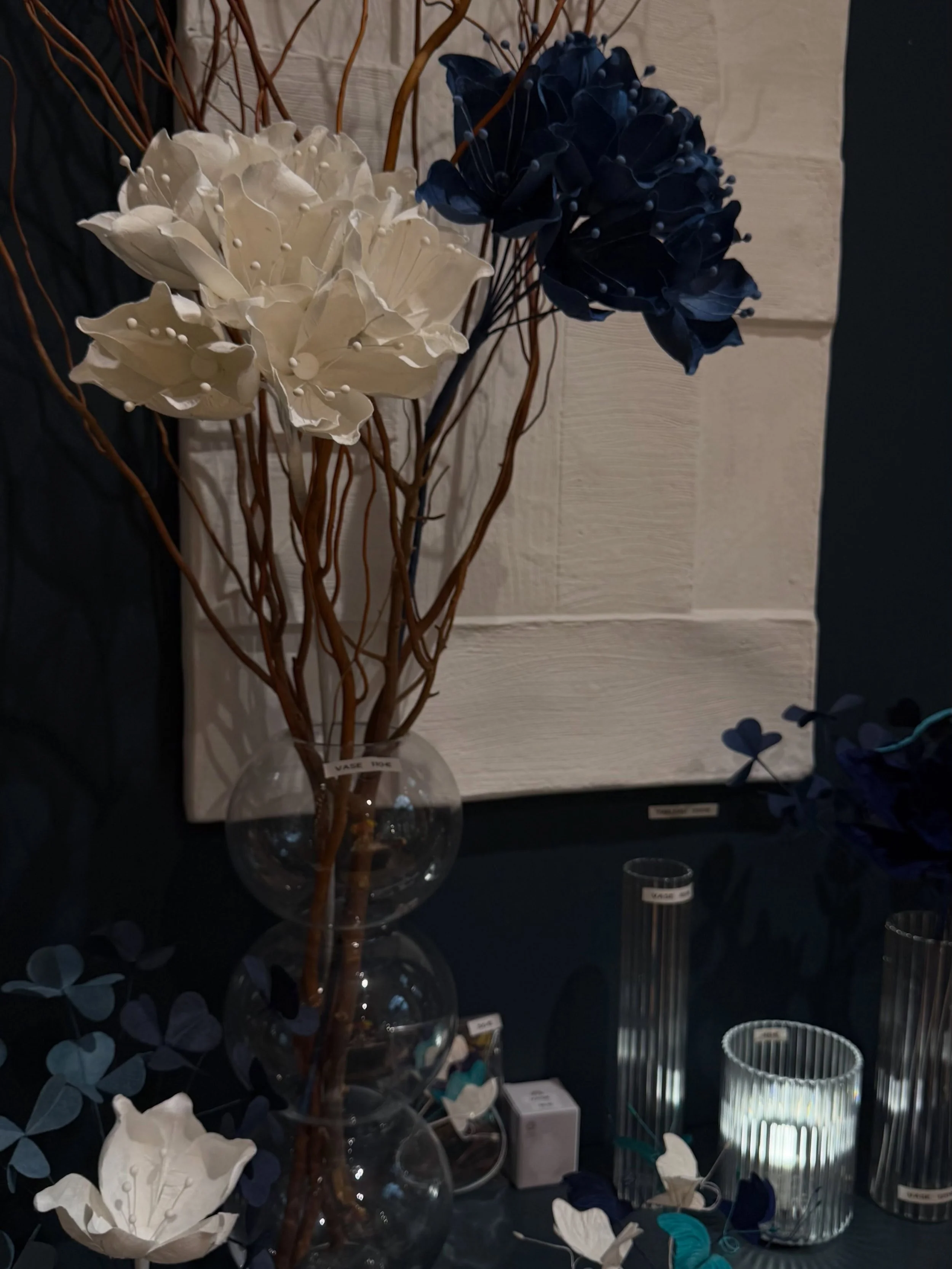 When I say I am not a fan of fake flowers, this is not what I&rsquo;m referring to. Wow these are amazing! #interiordesign #paris #parisdesign #bolddesign
