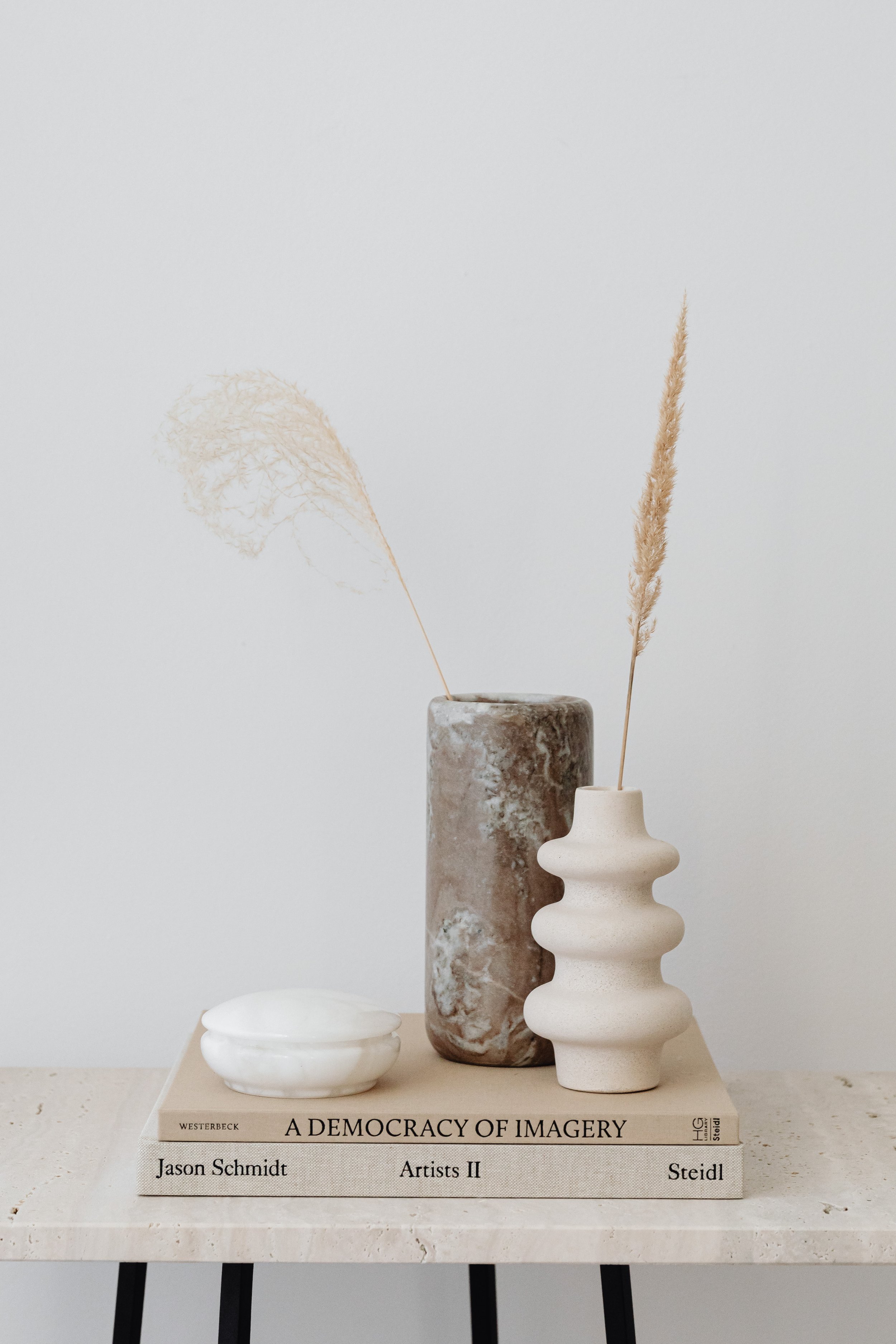 kaboompics_marble-vase-alabaster-dried-grass-20465.jpg