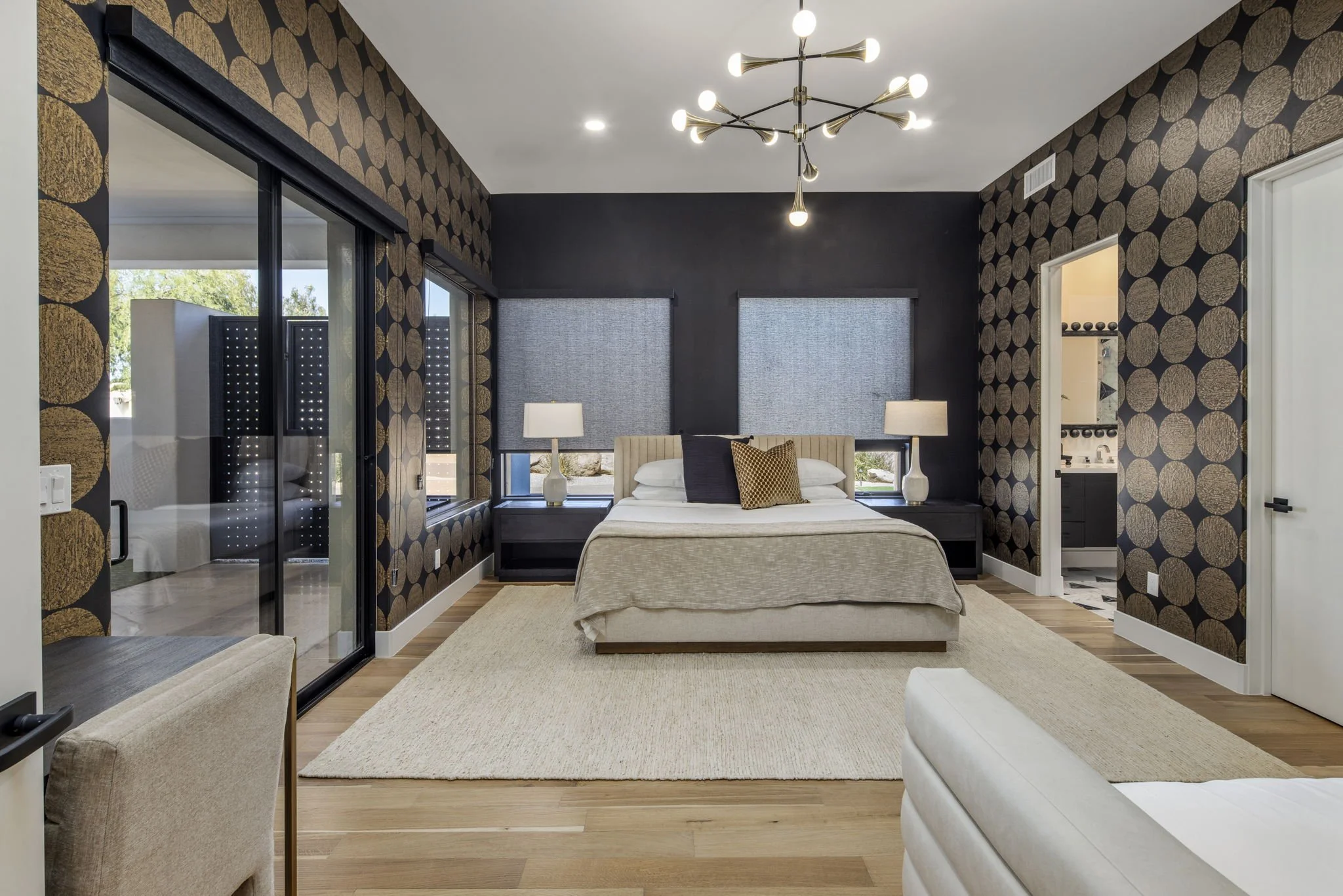 The Private King with Daybed