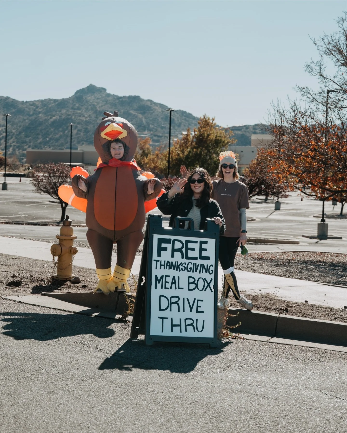 CHURCH YOU LOVED ABQ SO WELL TODAY!!!

200 families were given FREE thanksgiving meals today all because of how this community came together to love on Albuquerque! Besides just food, teams gave out bags to kiddos, prayed over people and some said YE