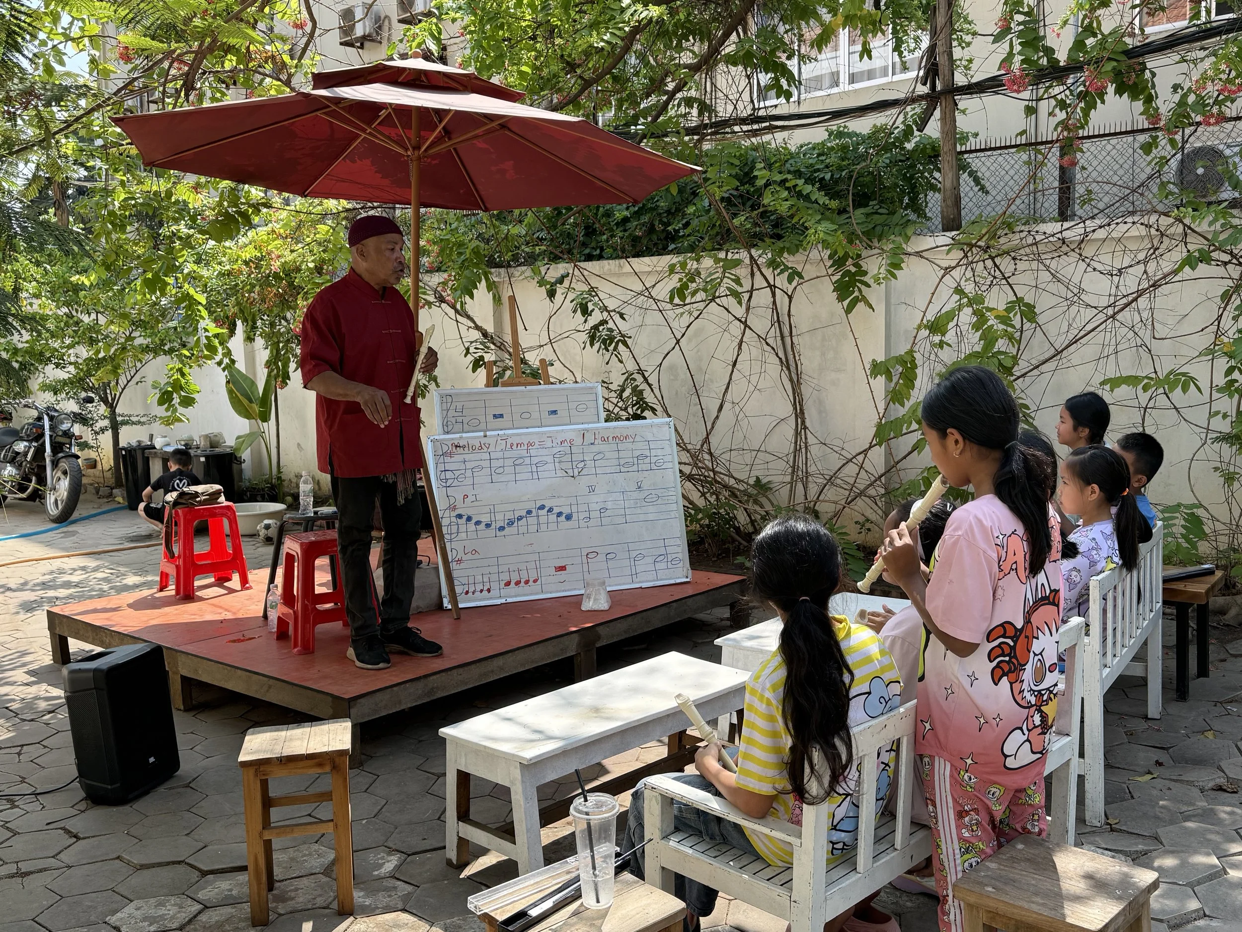 Gerard Evans Brings Music Lessons to COC Students