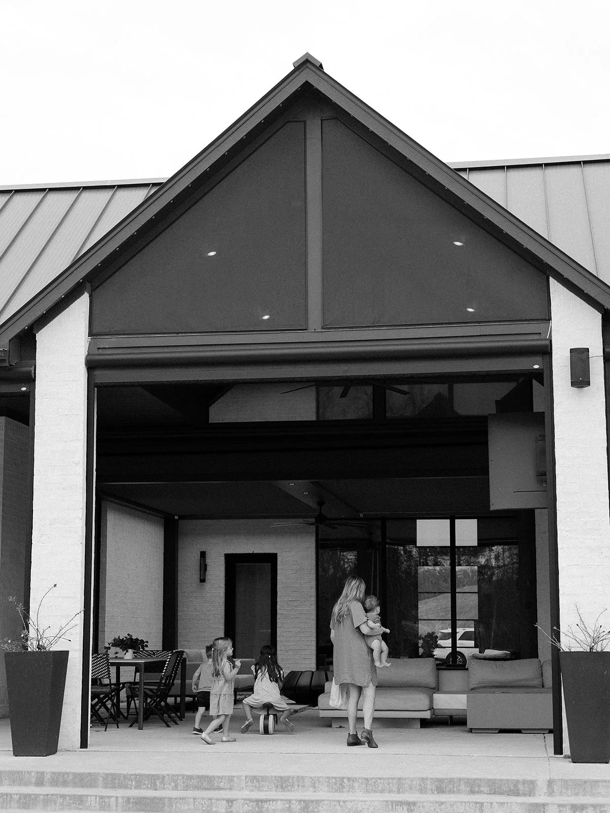 What to Expect When You Invest in a Motorized Pergola