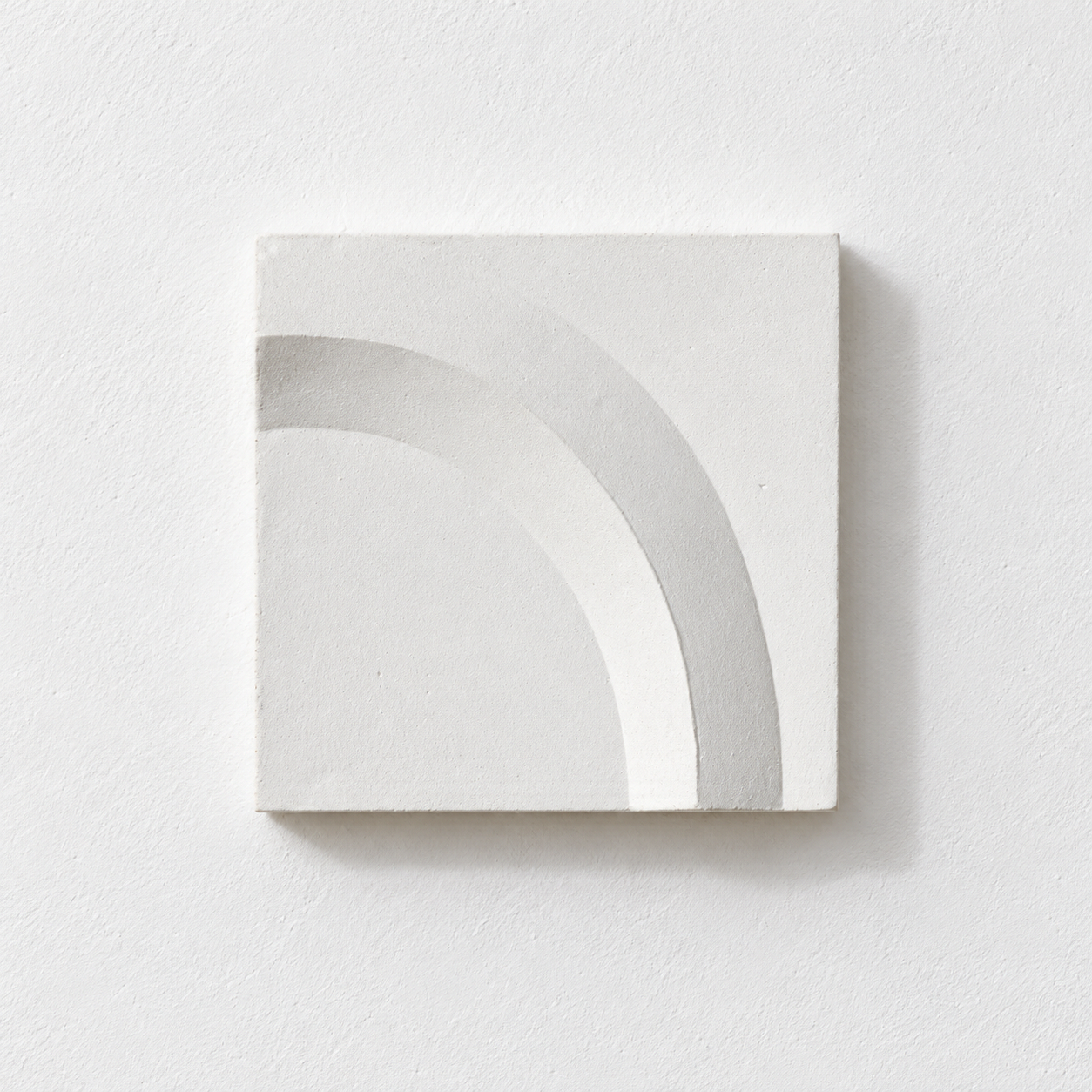 White Acanthus One Leaf relief with a sweeping curved band against a white background.
