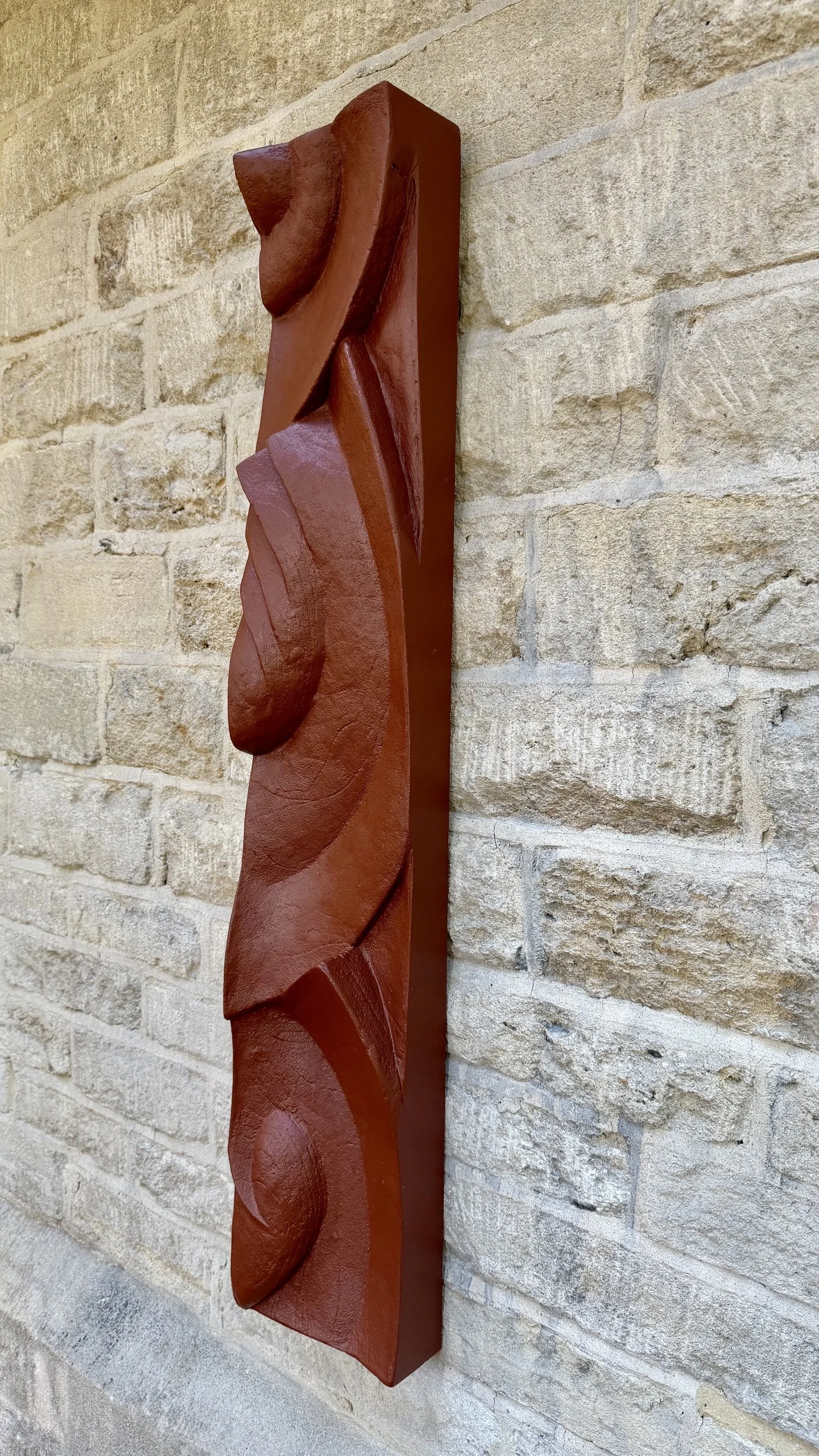Side view of the terracotta Decowaves 2 relief, with curved bands and a small lower spiral.