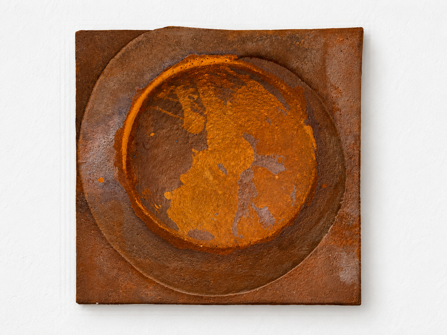 Rust-coloured Moon Crater Wide Lip Drip square relief against white.