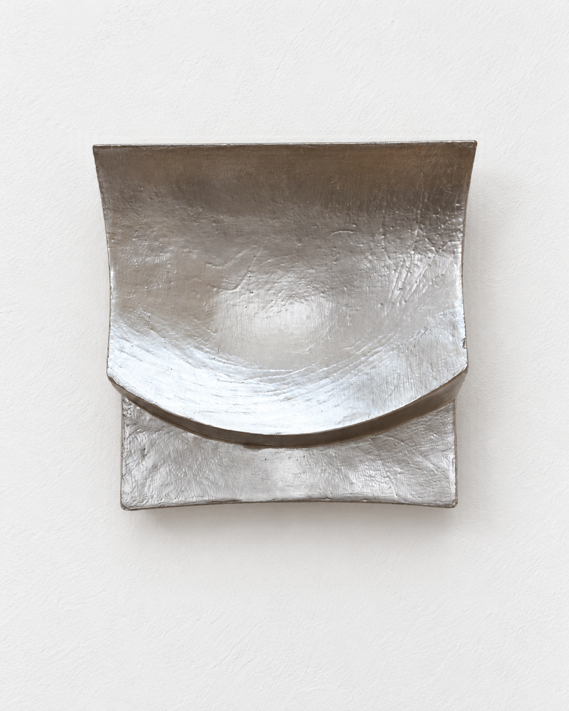 Silver-coloured Moonphase 4 relief with a broad curved bowl opening upwards.