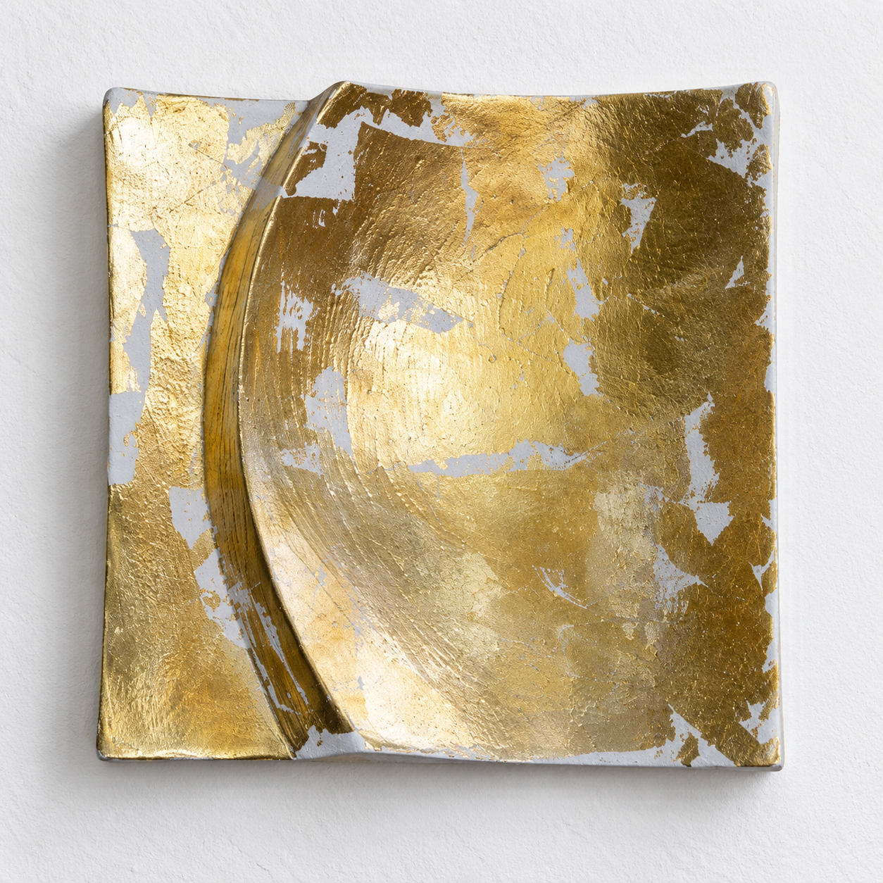 Angled view of the gold-coloured recess and white edges of a curved Moonphase panel.