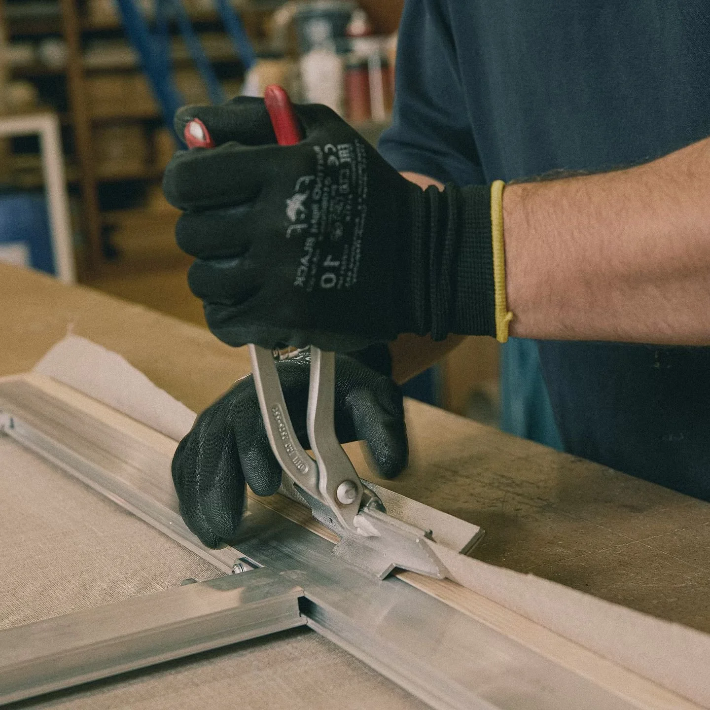 Linnen canvas

🖼️ Kraan Lijsten 

#artframing #customframes #wallartdecor 
#gallerywall #interiordesign #framingart 
#homedecor #artcollector #artworkdisplay 
#frameyourart #art #framing #artlovers #amsterdam