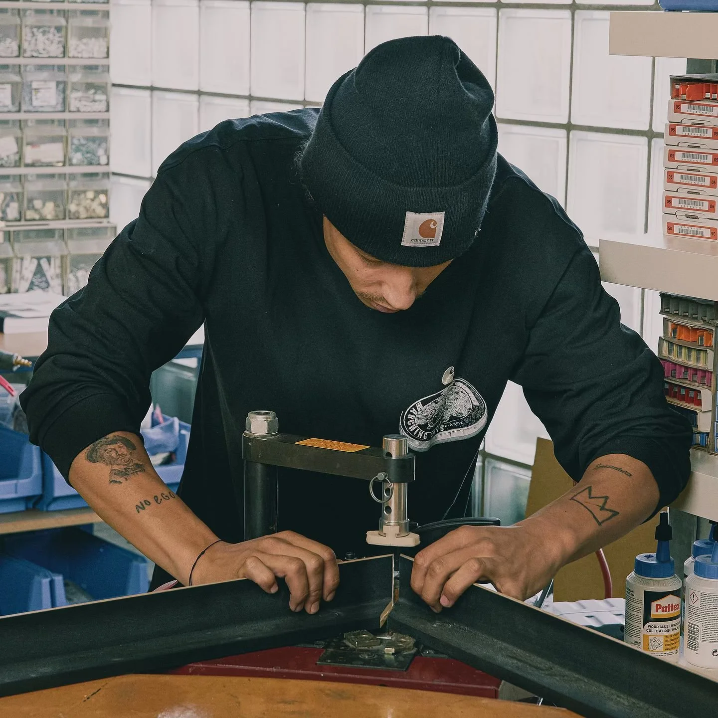 Craftsmanship 

🖼️ Kraan Lijsten 

#artframing #customframes #wallartdecor 
#gallerywall #interiordesign #framingart 
#homedecor #artcollector #artworkdisplay 
#frameyourart #art #framing #artlovers #amsterdam