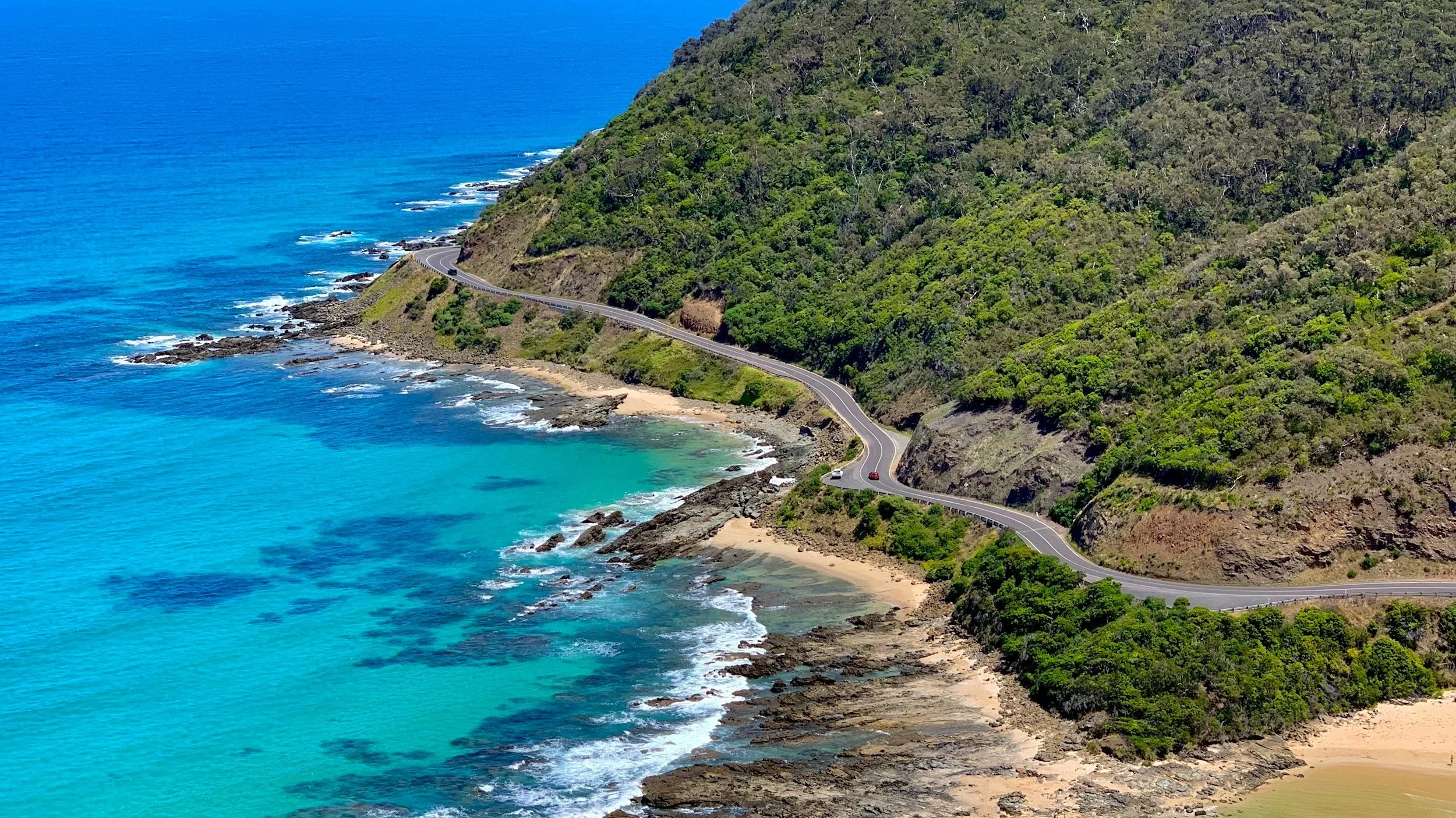  The Great Ocean Road makes for a stunning road trip. 