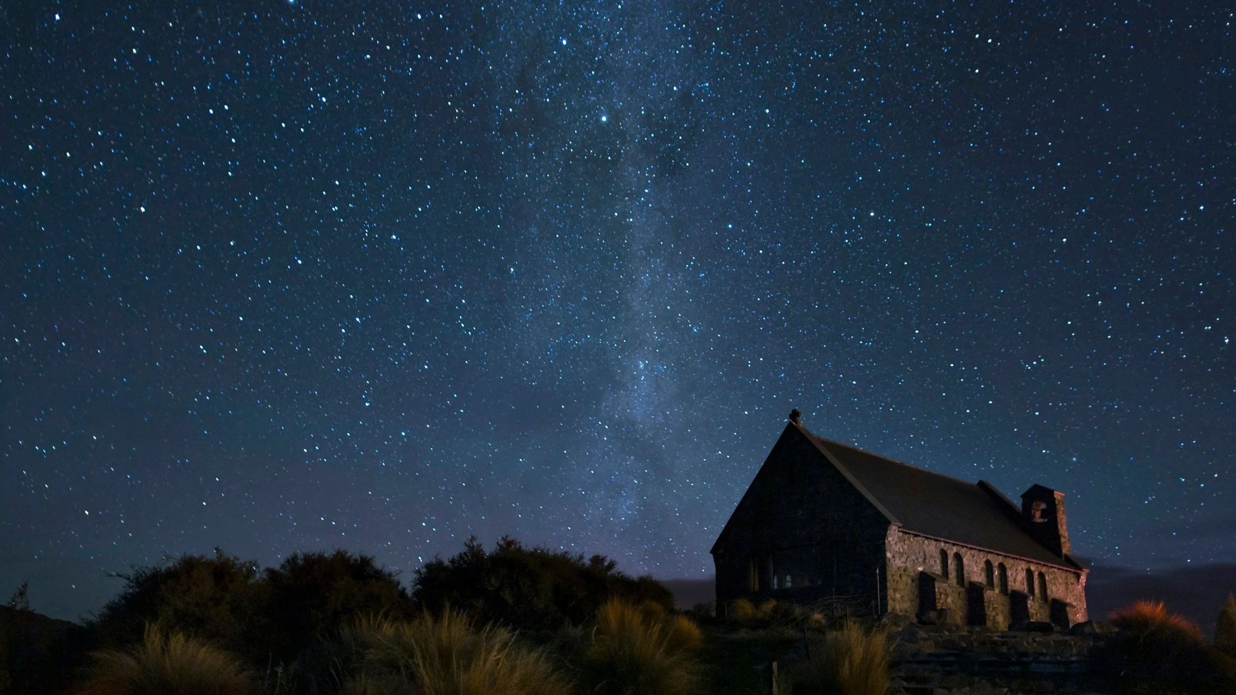  With little to no light pollution, the night sky of New Zealand is a photographer’s dream. 