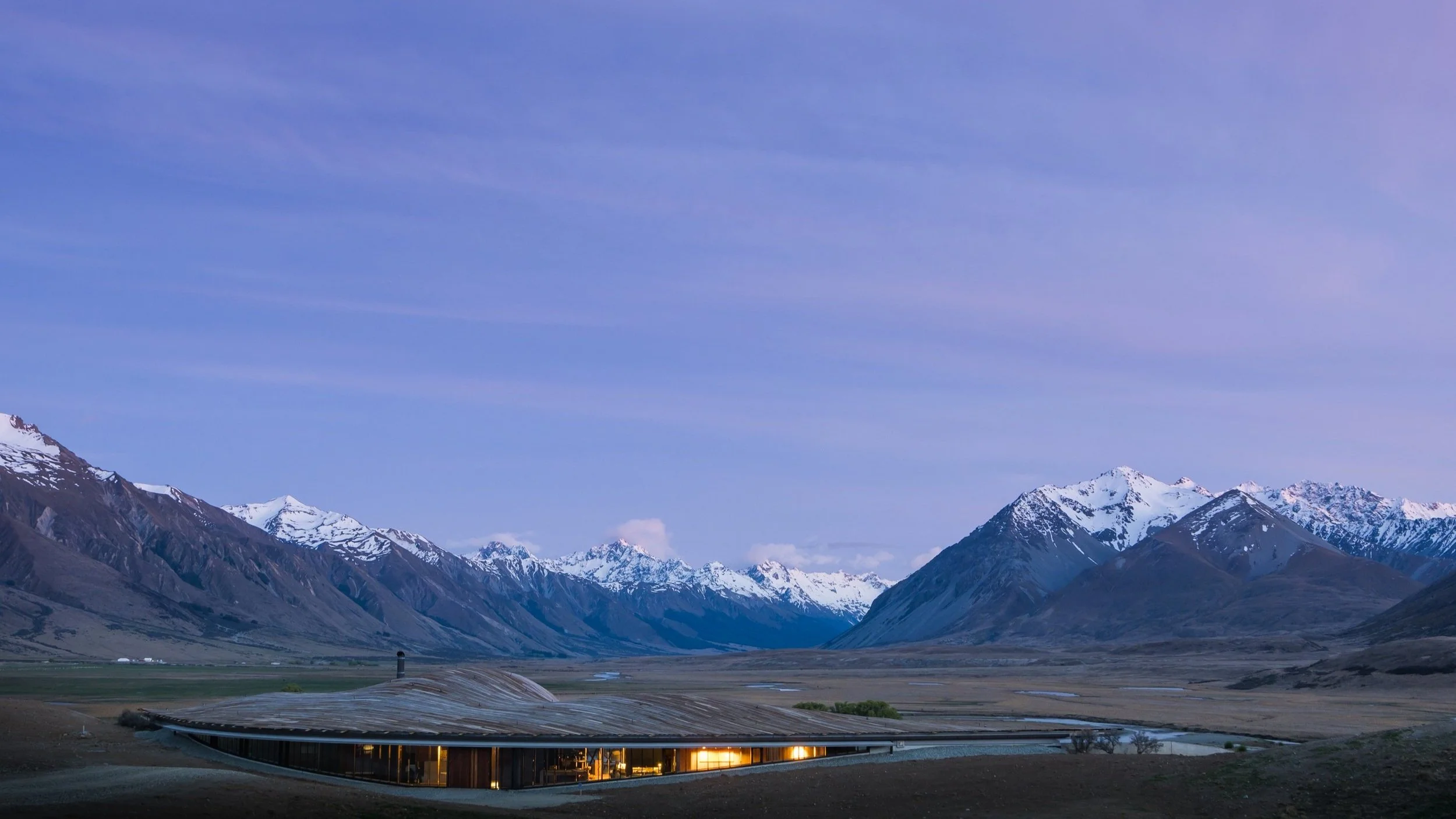   Immerse yourself in the mountainous surroundings at the Lindis.   