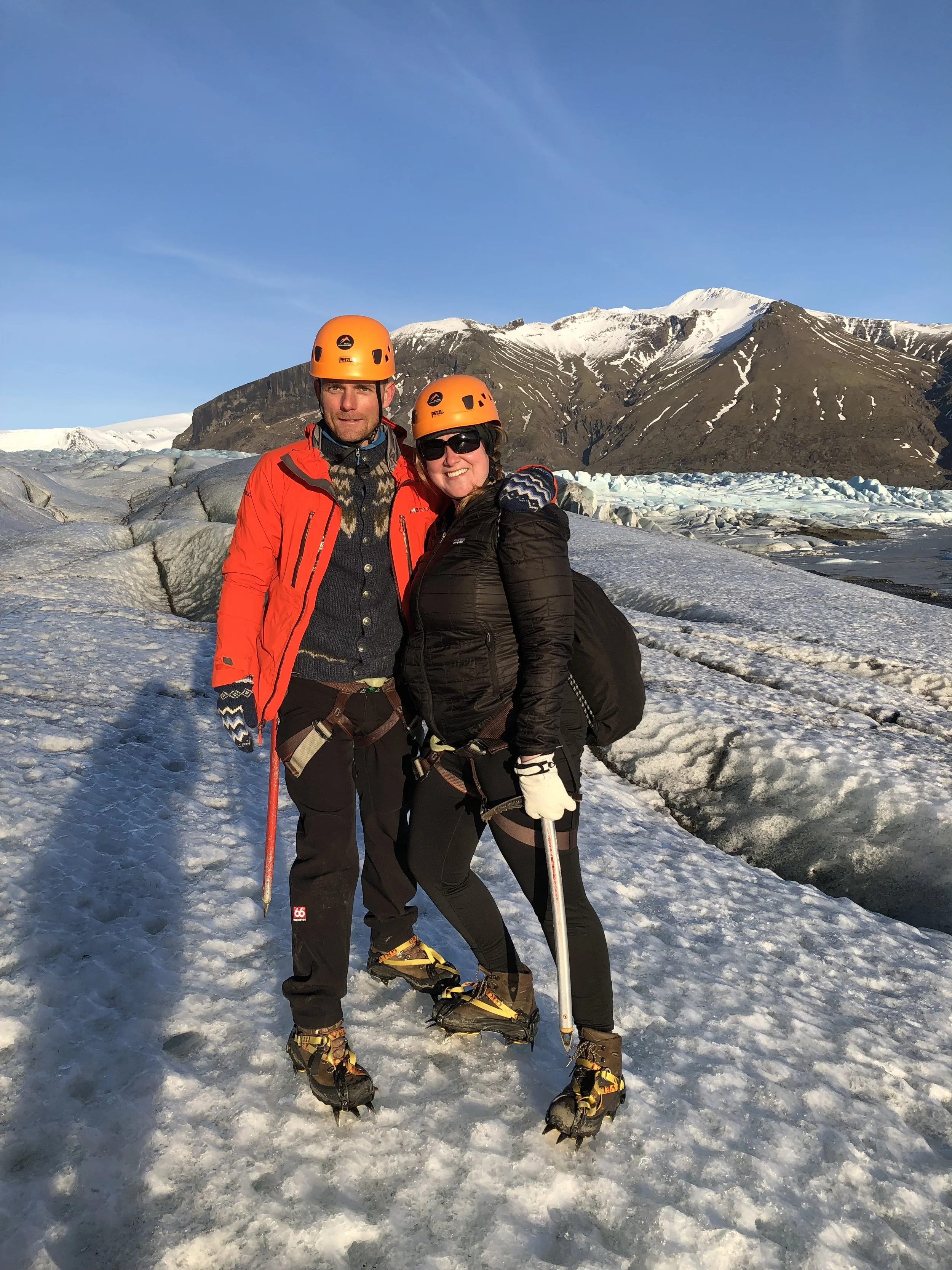  Indi guided me around Iceland. He showed me what to pay attention to when traveling, like black sand being blown across the highway, and also showed me the off-the-beaten-track destinations to go hiking, along with the Icelandic culture. 