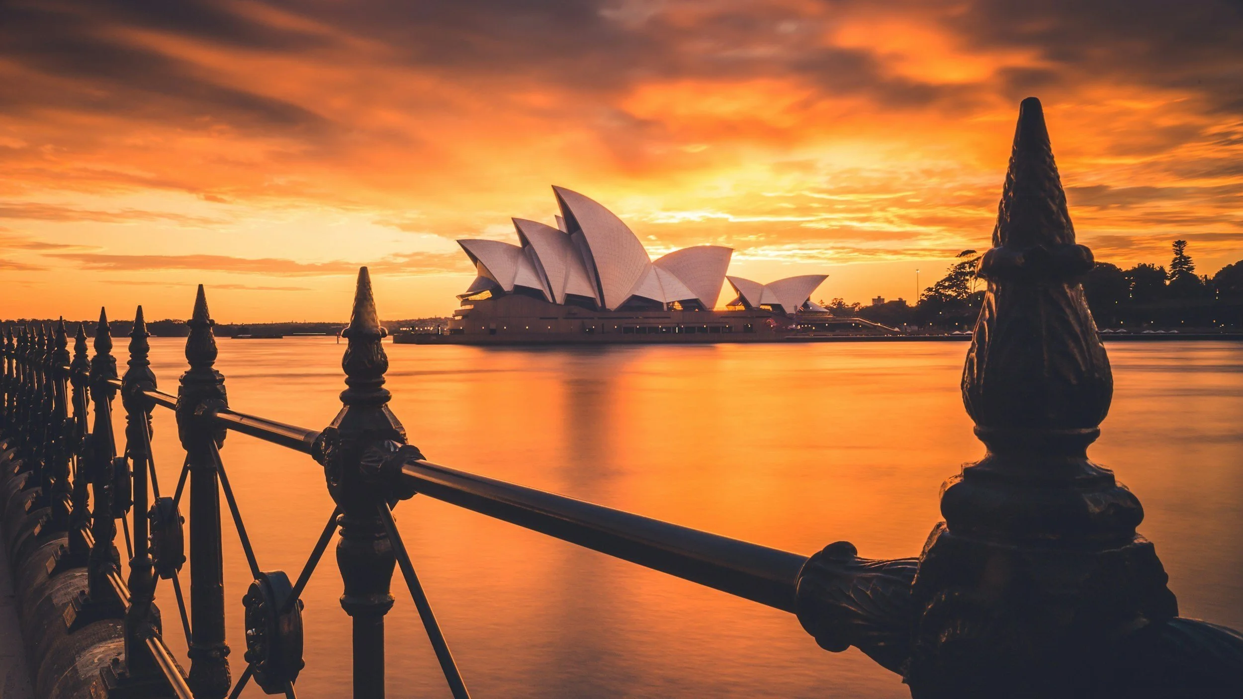  The iconic Opera House is a must-visit spot in Sydney. 