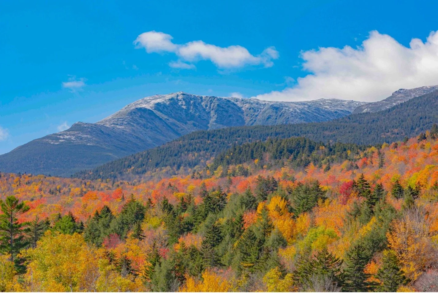  View of the White Mountains in New Hampshire with fall foliage. 