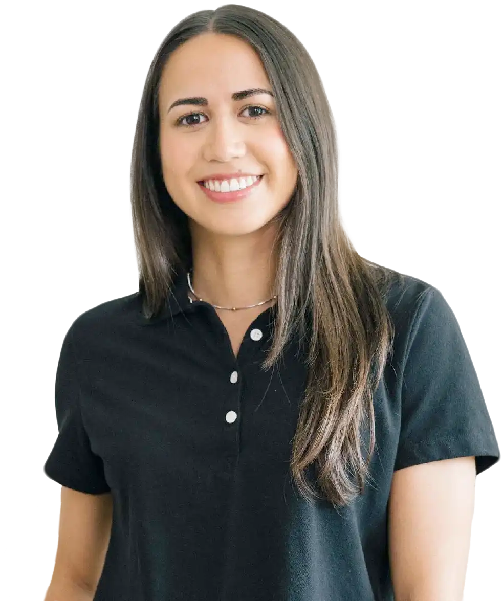 A female sports nutritionist and dietitian, Rocío Rivera, with long dark brown hair, smiling, wearing a black collared shirt.