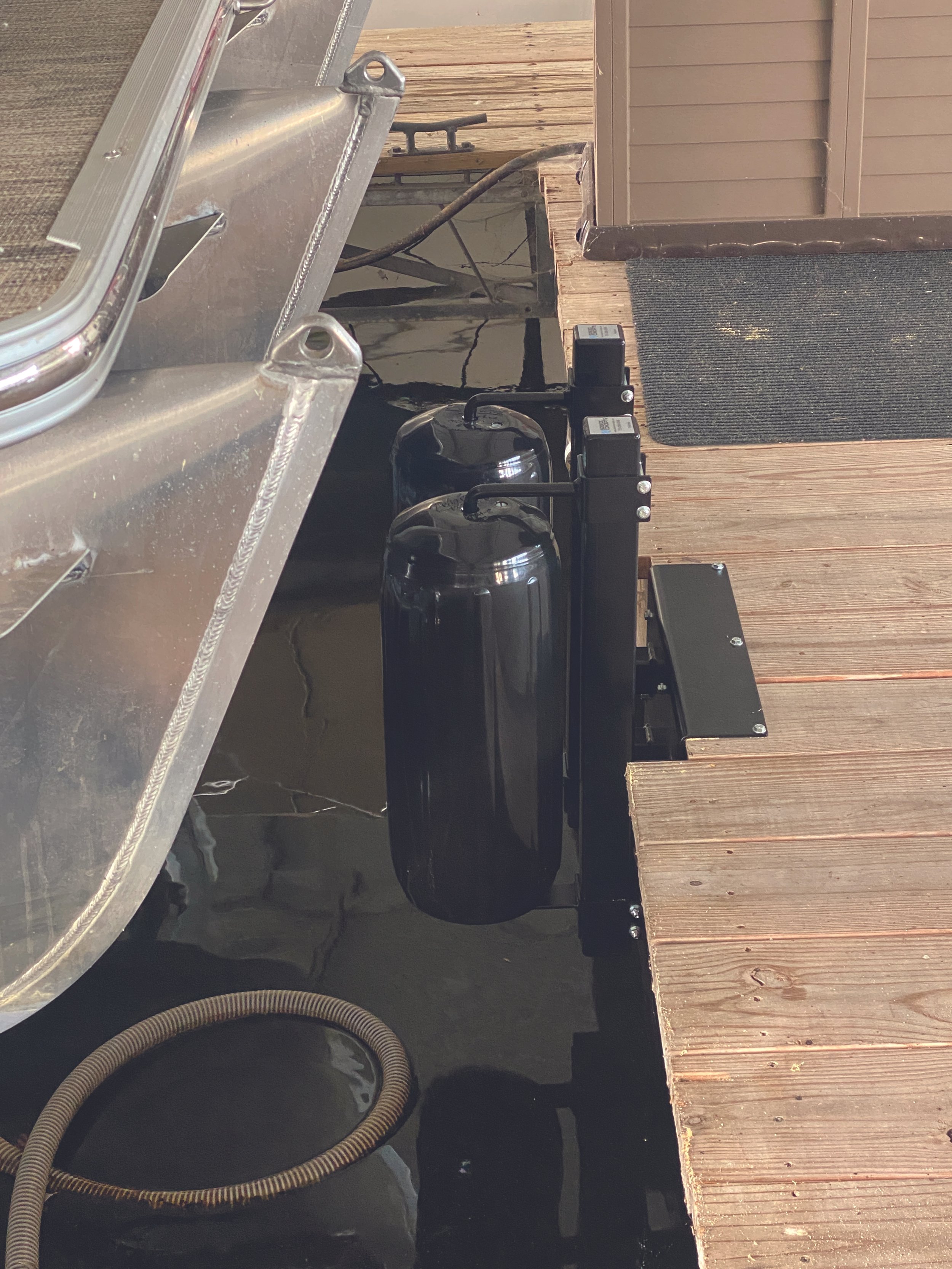 double front dock pontoon.JPG