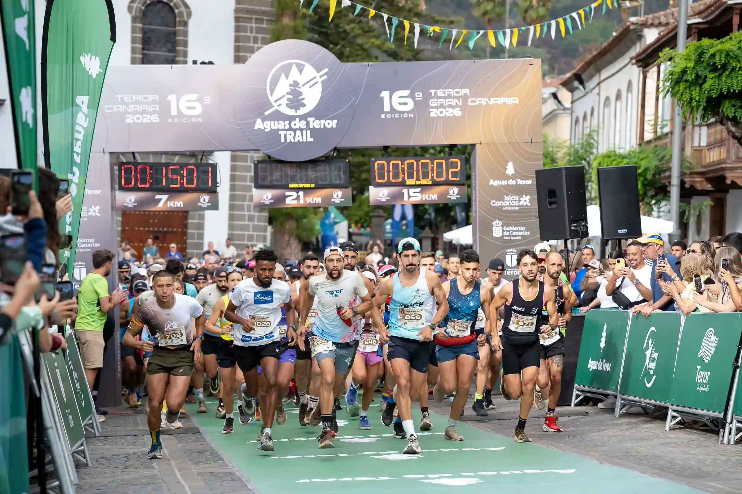 Salida de la prueba 15K del Desafío Los Picos 2026 con Raúl Ramírez entre los corredores