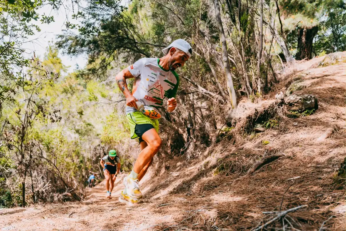 Raúl Ramírez corriendo durante el KV Tagoja y 2KV Pico de la Nieve 2026 en una jornada de máxima exigencia en La Palma
