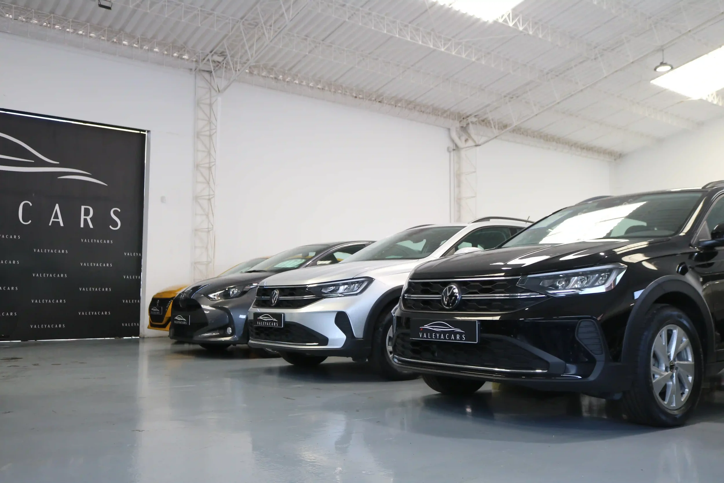 10-raul-ramirez-visita-instalaciones-valeyacars.webp