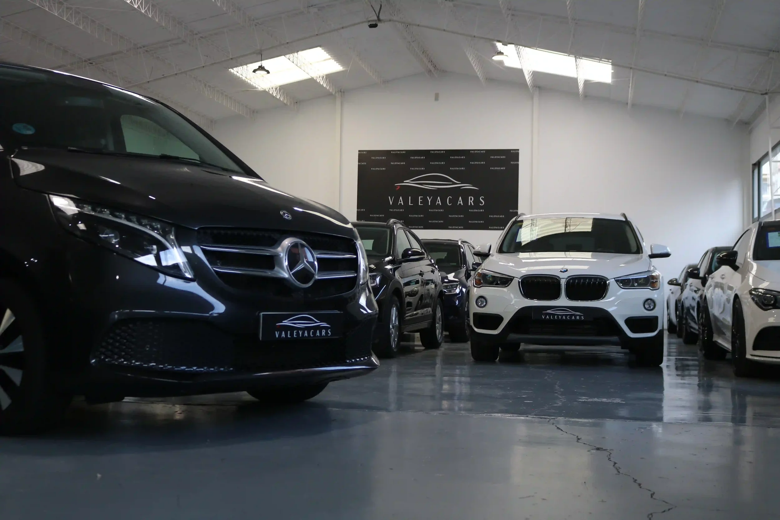 17-raul-ramirez-visita-instalaciones-valeyacars.webp