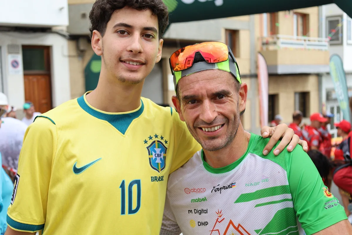 Raúl Ramírez junto a su hijo Alexei y familiares durante la Circular La Goleta 2026