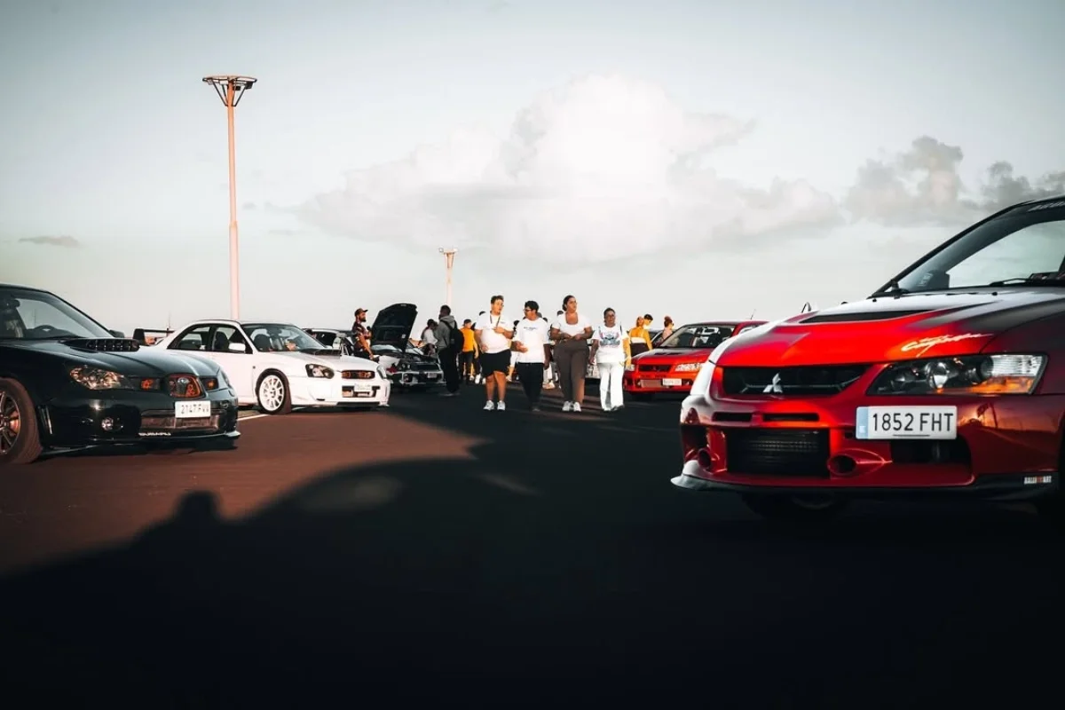 Coches de exposición durante Vanished Grand Karting Lanzarote 2024 en Tías (Lanzarote). Foto: Lanzarote Fotography