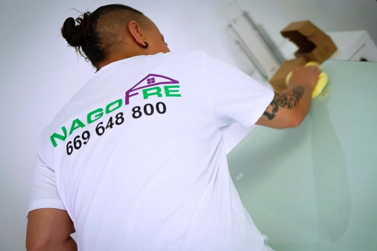 Servicios de limpieza profesional de NAGOFRE para empresas y hogares en Canarias.