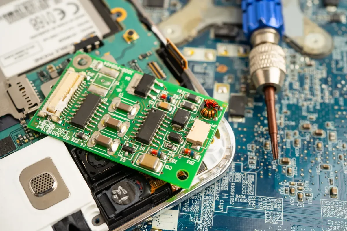 Tienda Bit Services en Maspalomas, especializada en reparación de móviles, ordenadores y consolas