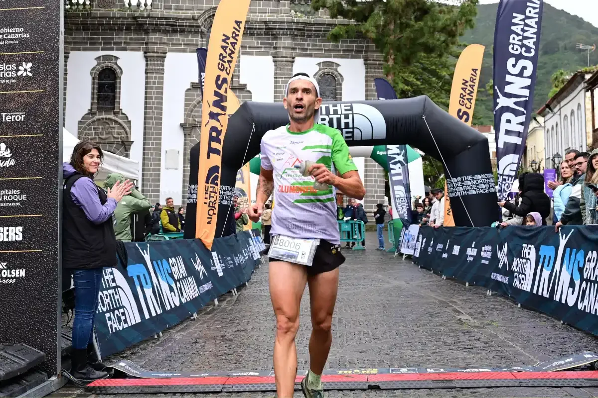 Raúl Ramírez pasando por meta en la Short 5K de Transgrancanaria 2026