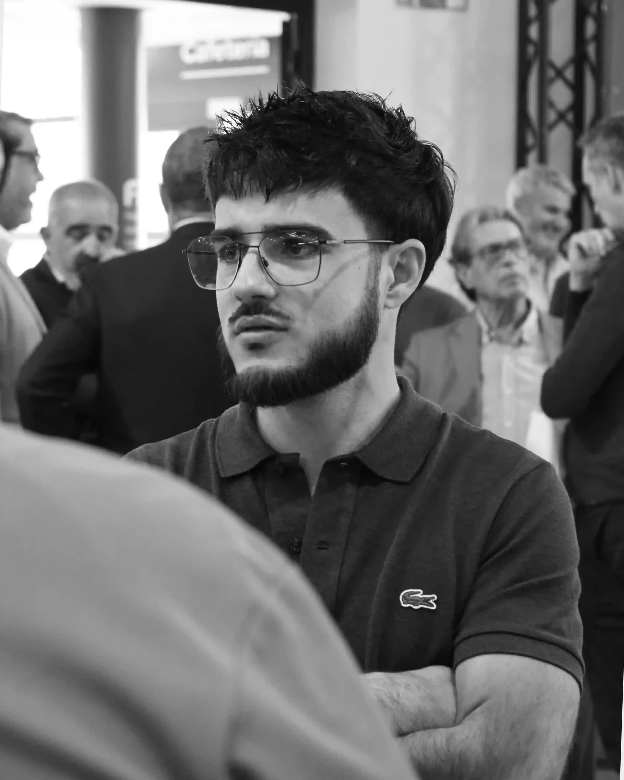 Marco Palacios, CEO de MP Digital, en la sección de atención humana de la página de contacto