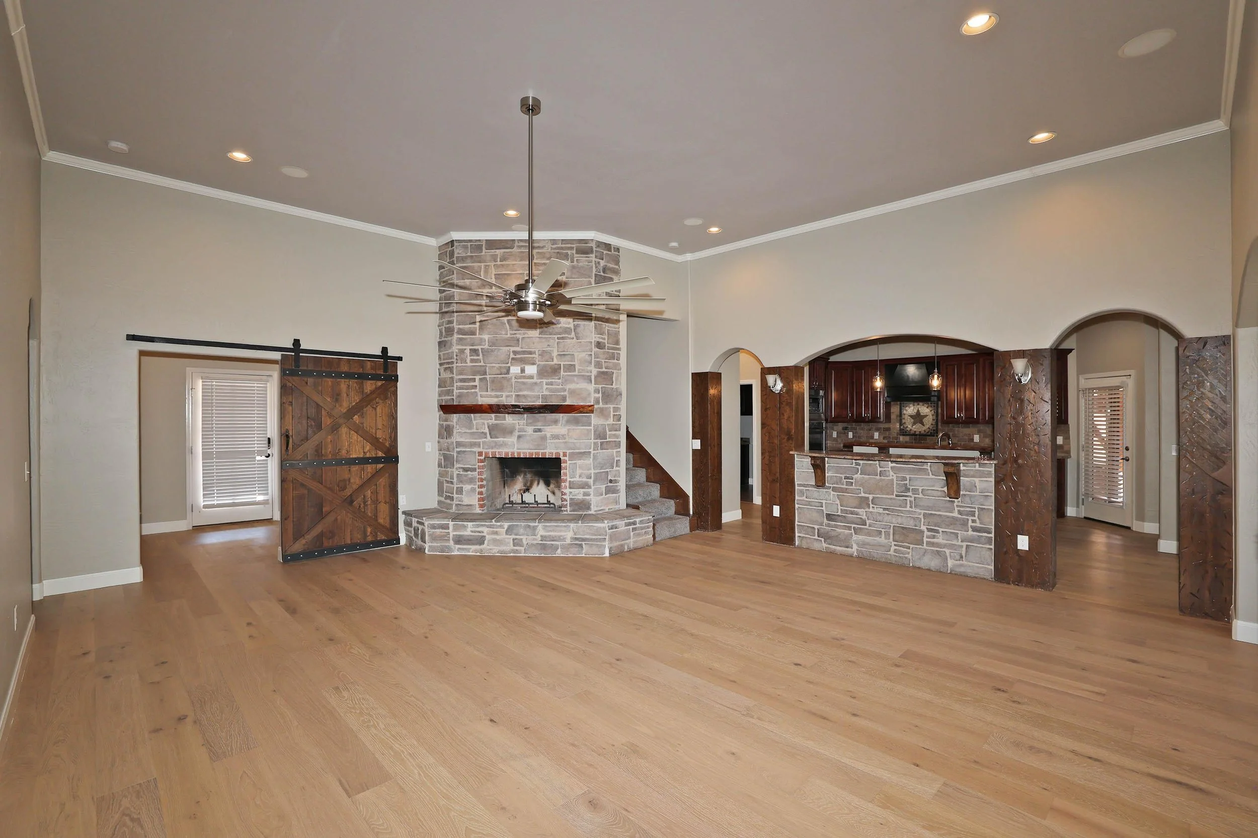 6-Living Area.jpg