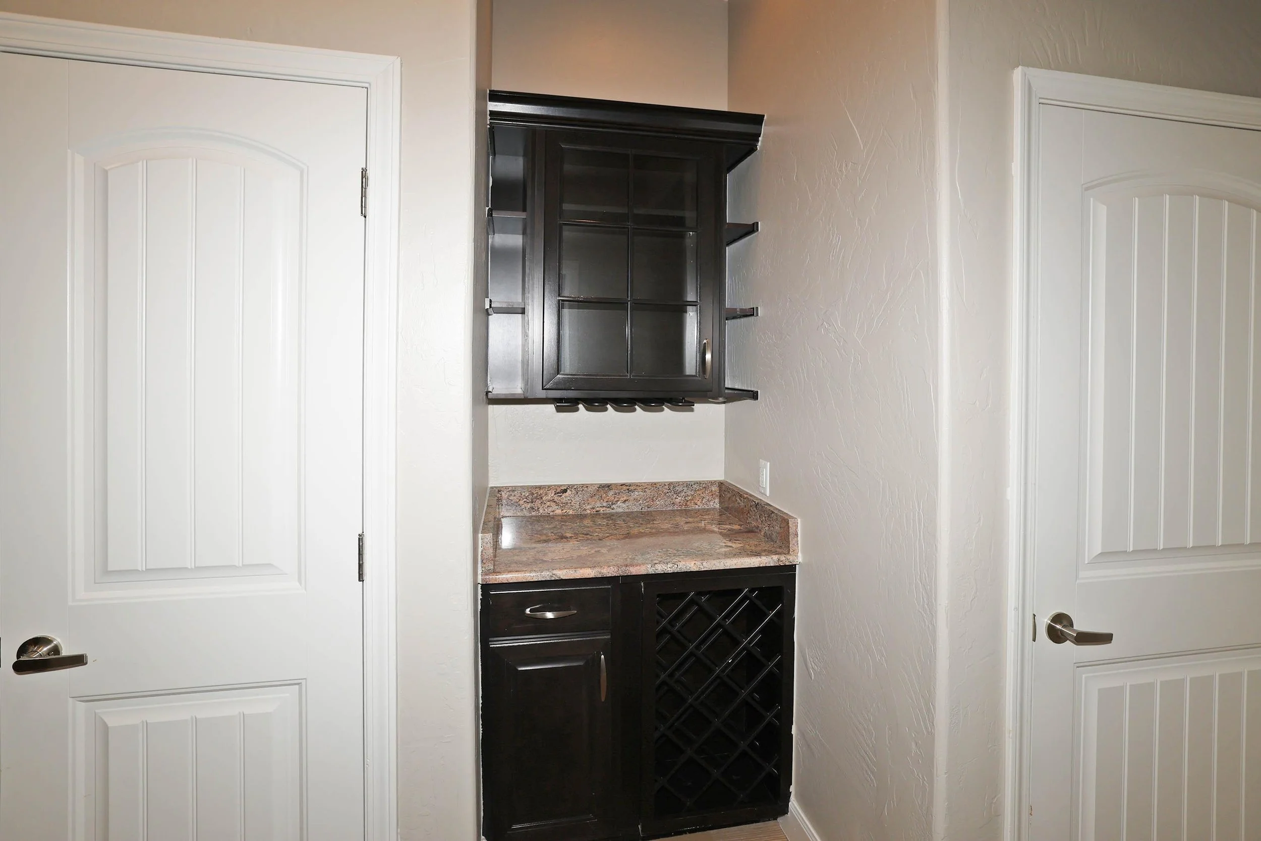 14-Butlers Pantry.jpg