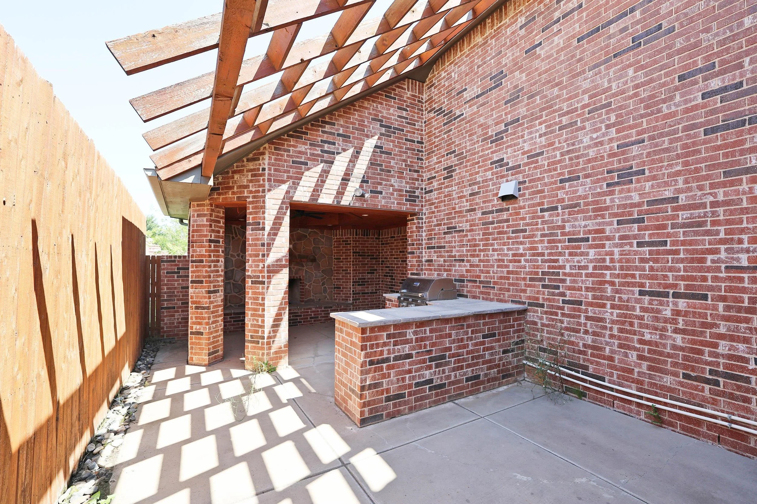20-Side Patio.jpg