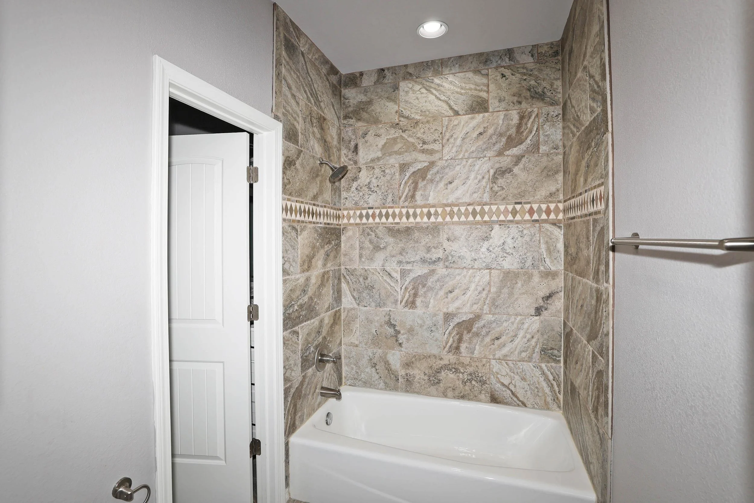 41-Jack N Jill Bath.jpg