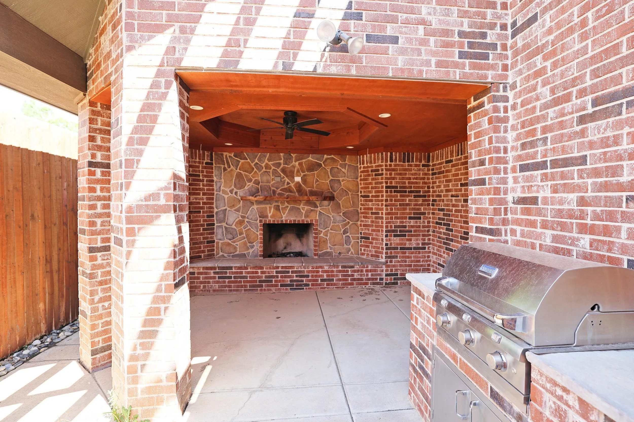 21-Side Patio.jpg