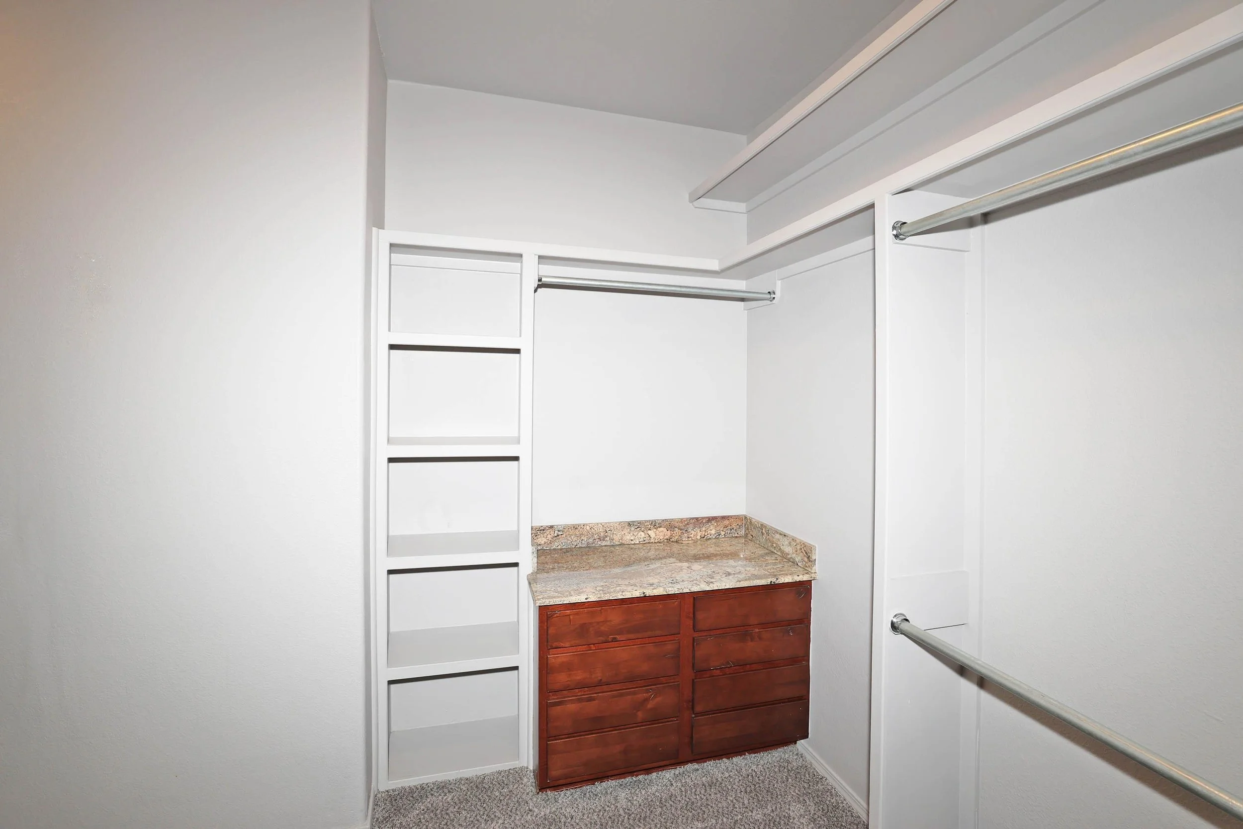 33-Primary Closet.jpg