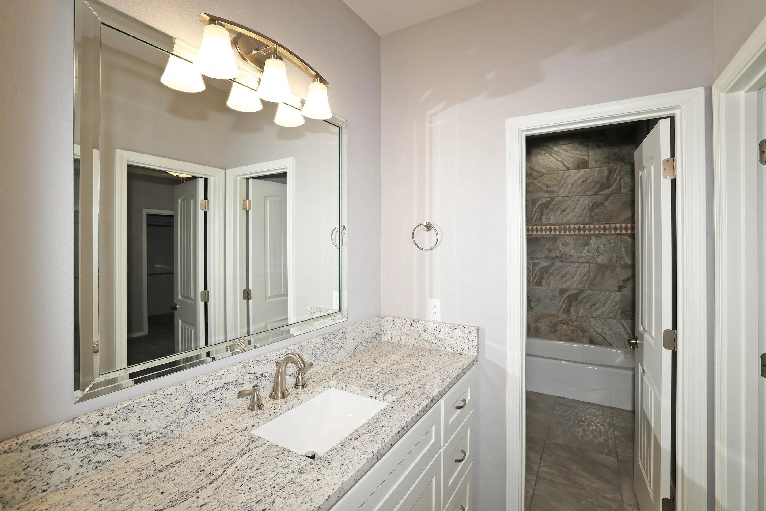 40-Bathroom.jpg