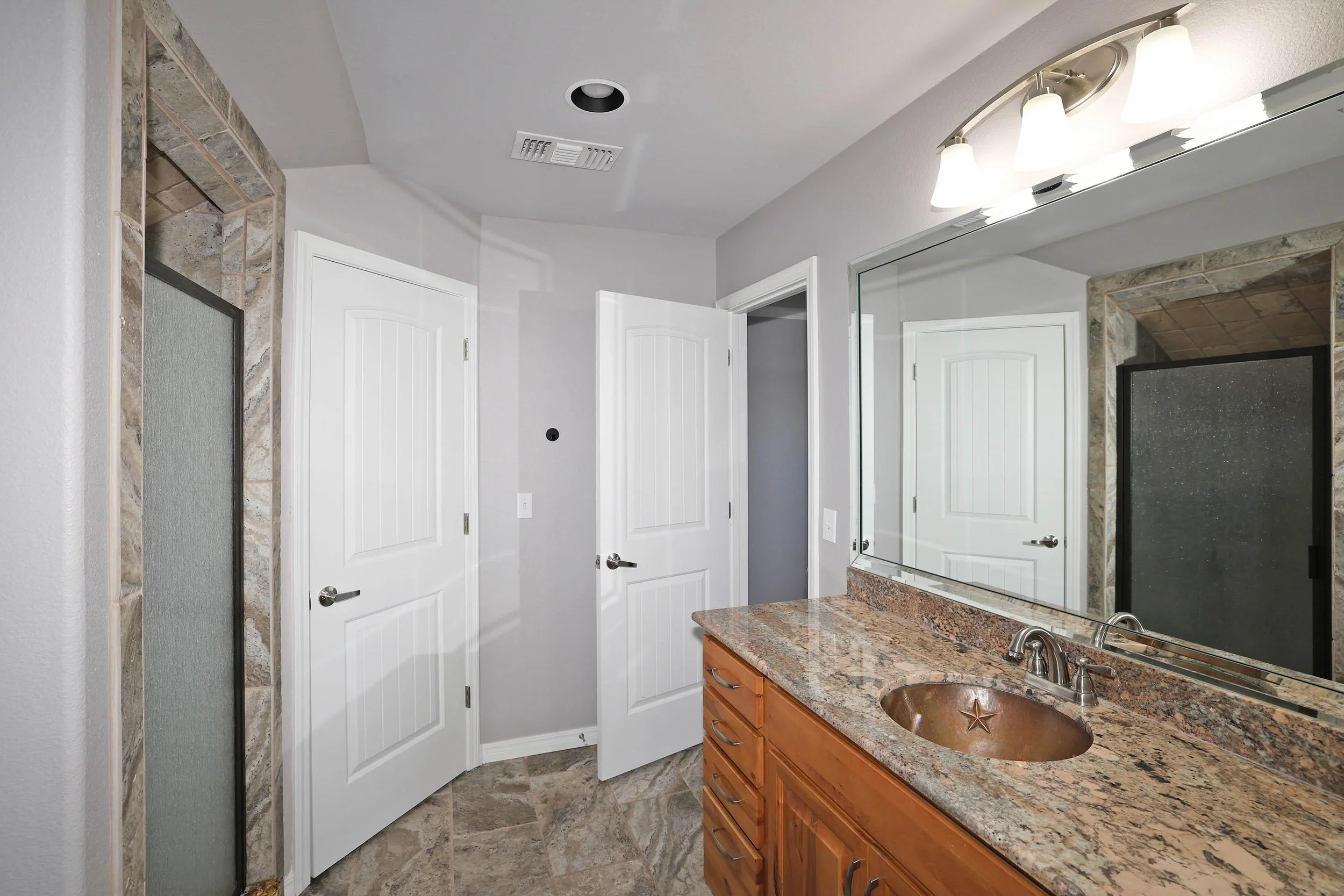 49-Upstairs Bathroom.jpg