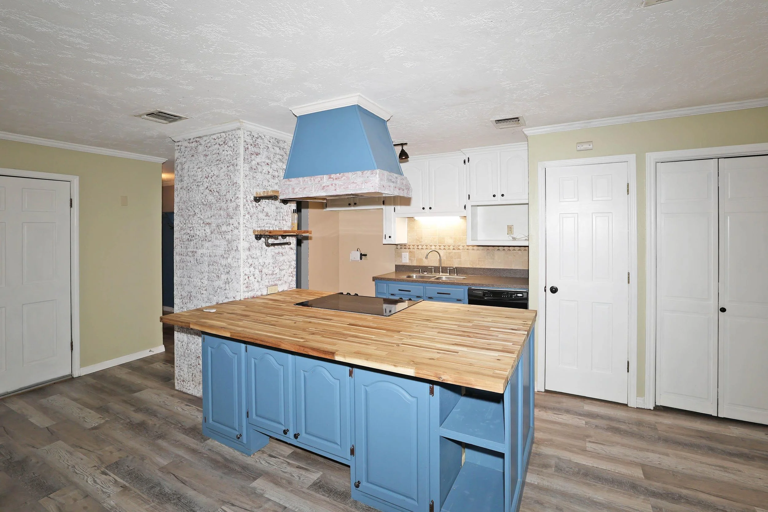 9-Kitchen.jpg