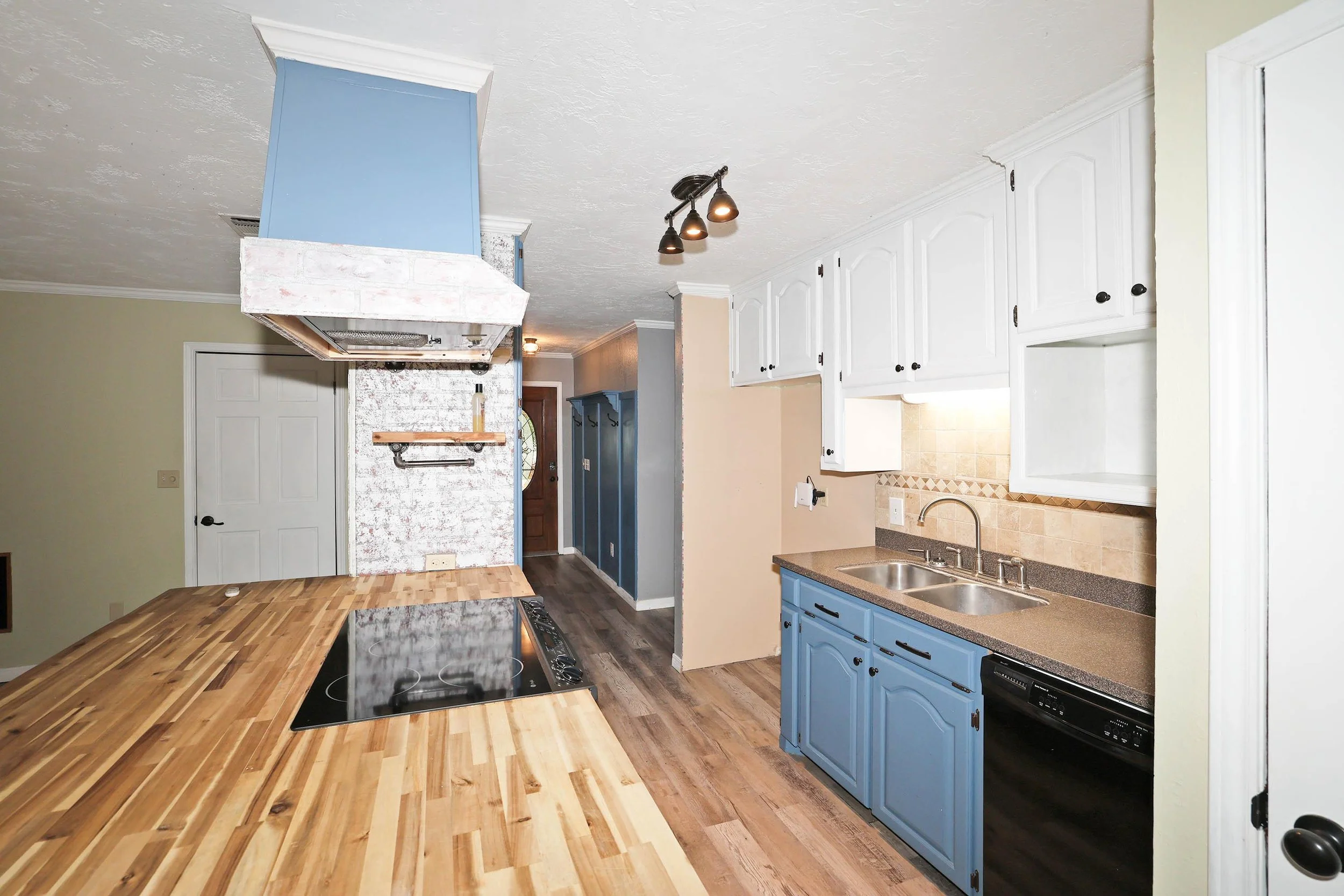 10-Kitchen.jpg