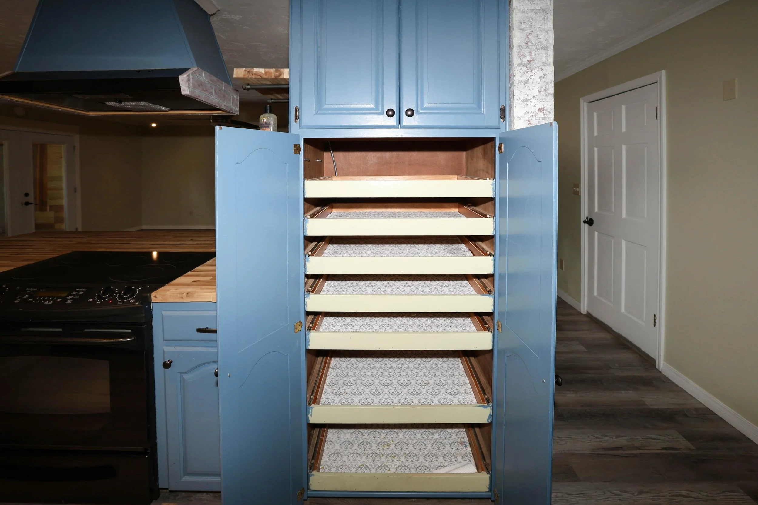 12-Kitchen Pantry.jpg