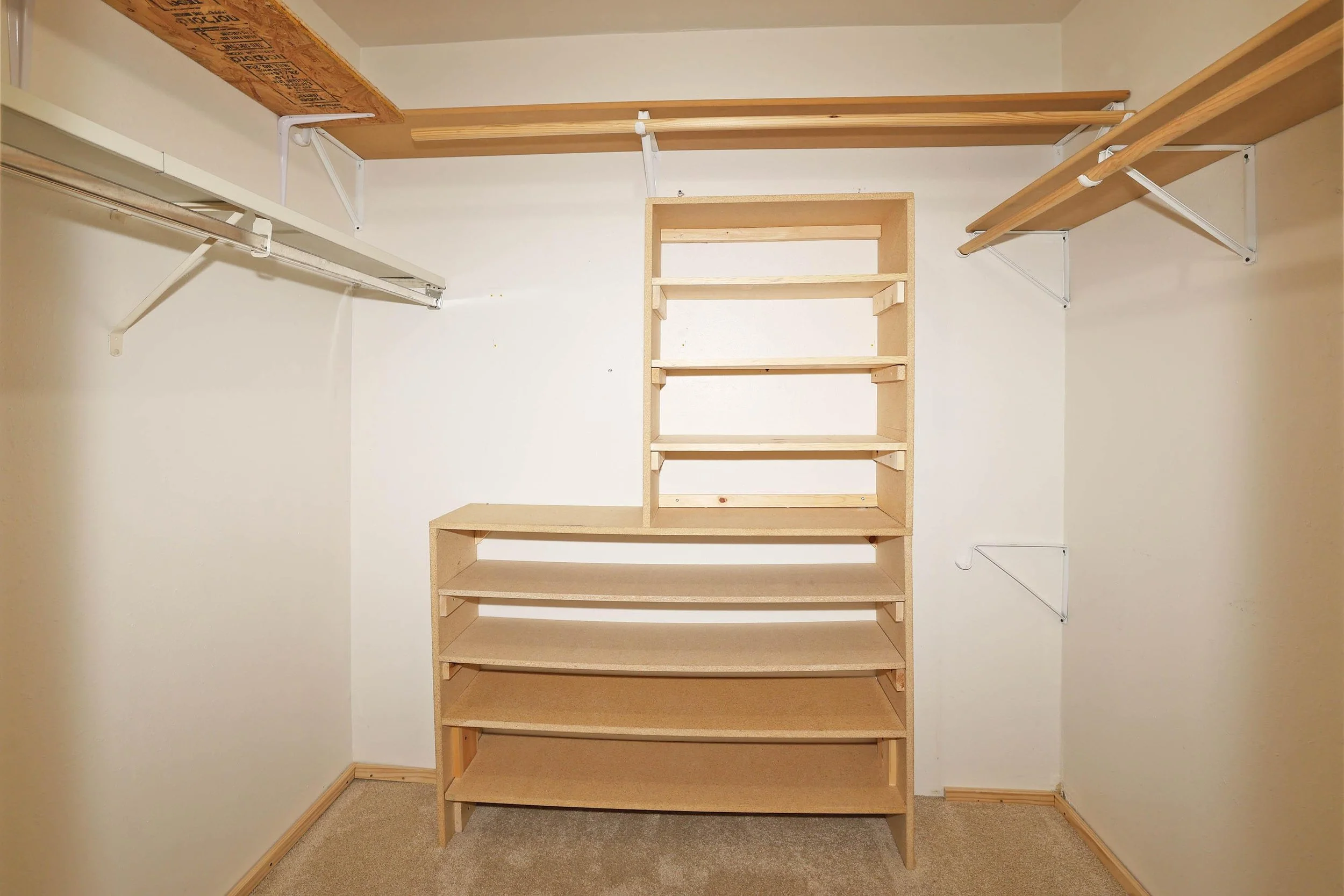 17-Primary Closet.jpg