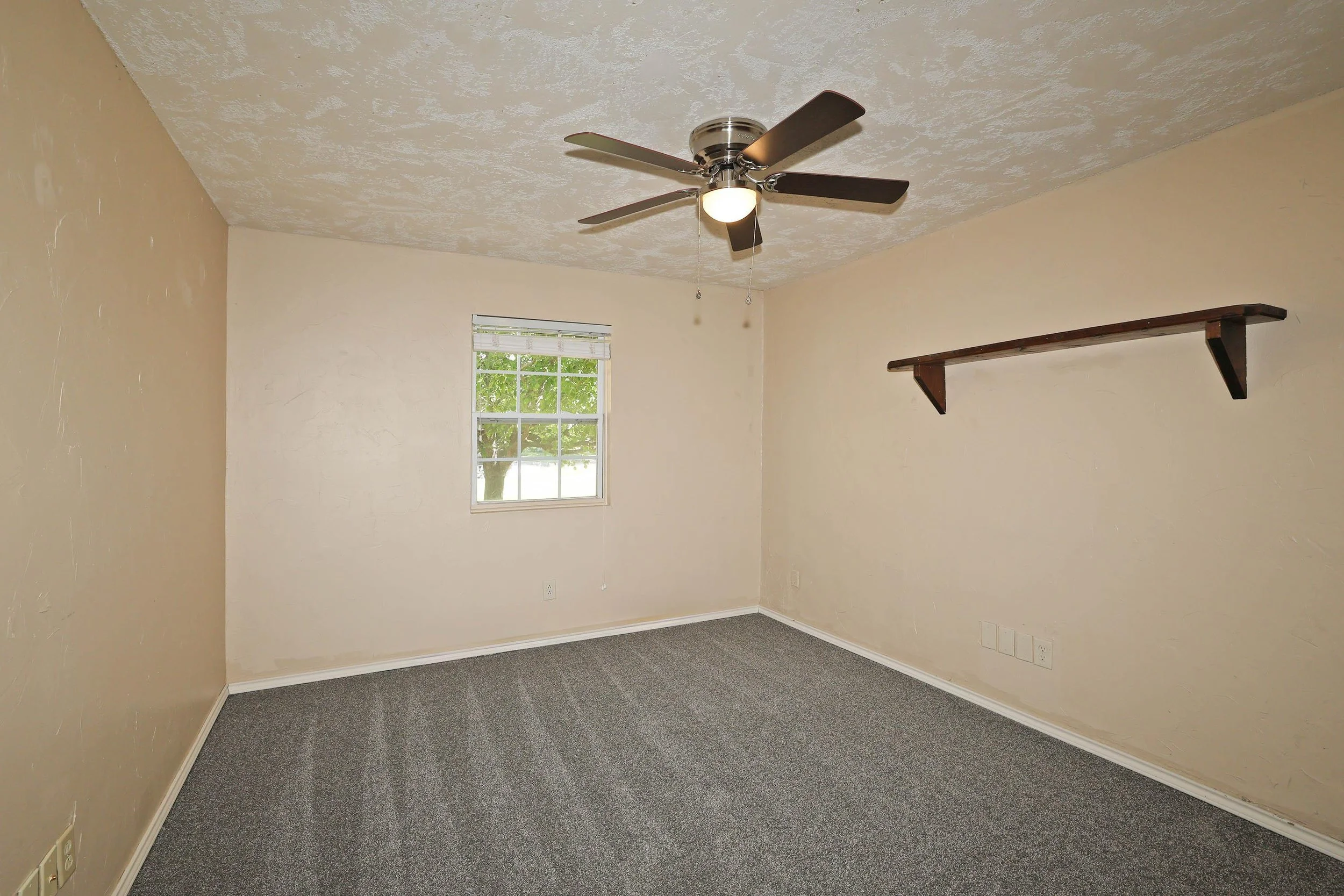 18-2nd Bedroom.jpg