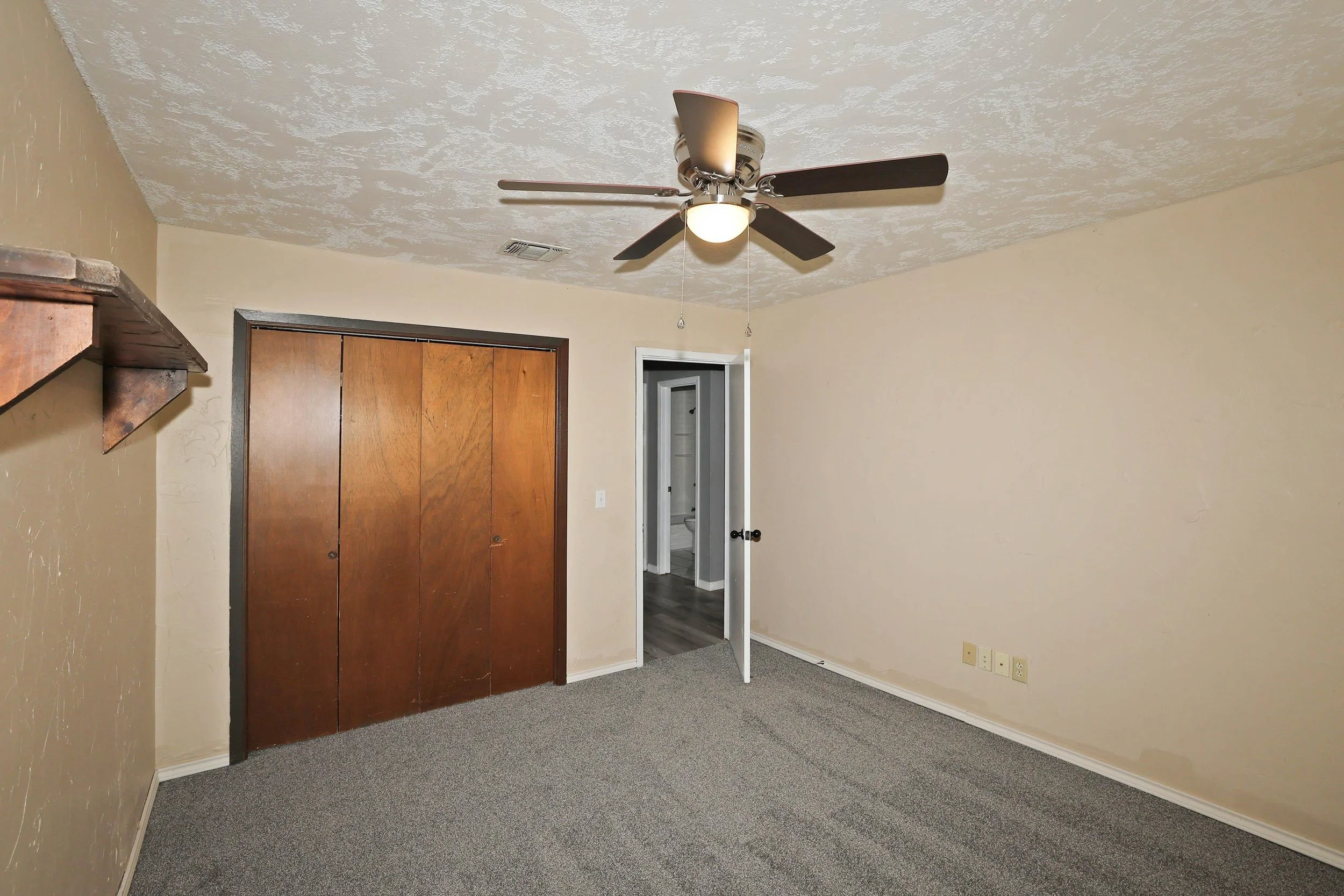 19-2nd Bedroom.jpg